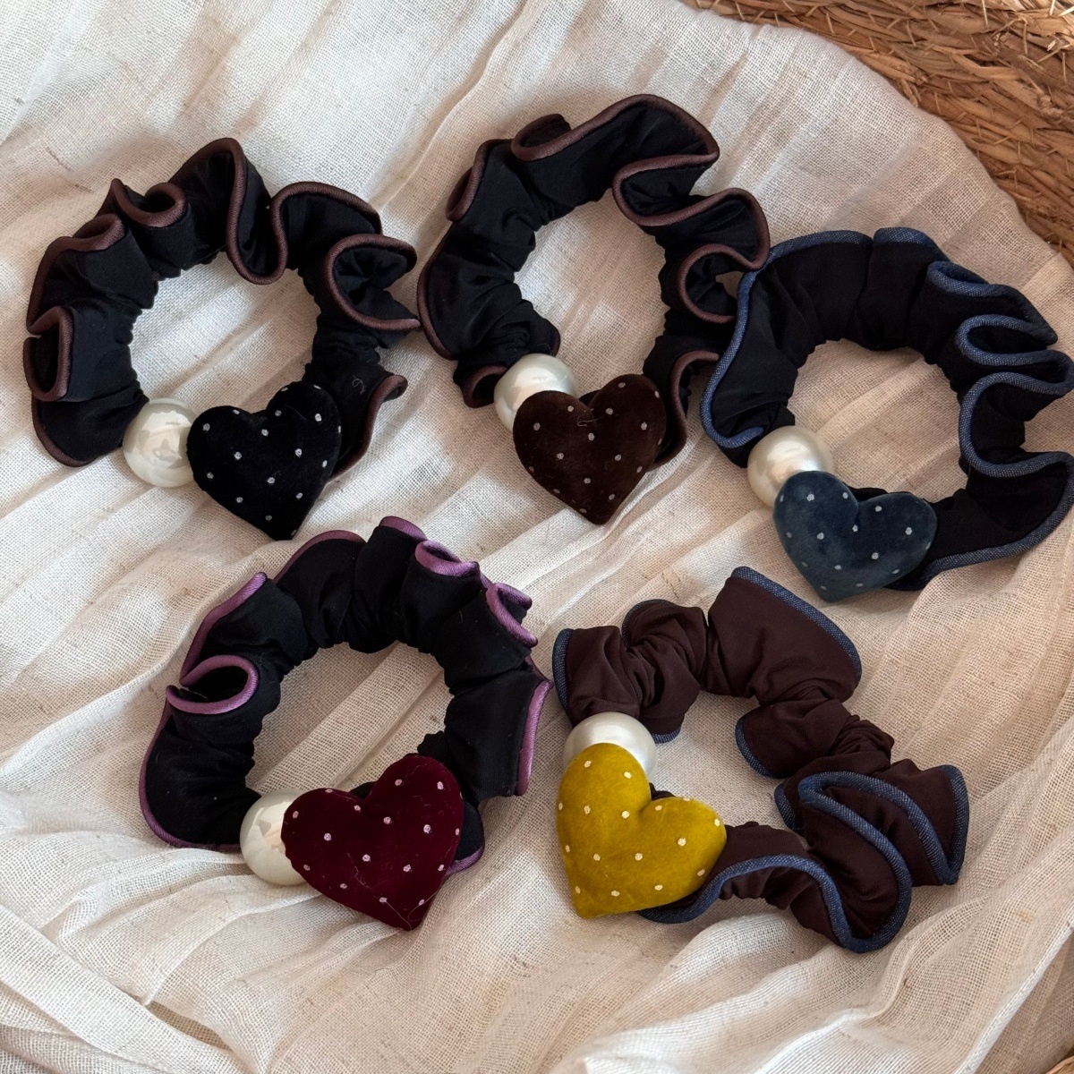 Women's Pearl Velvet Scrunchie For High Ponytail Heart Polka Dots