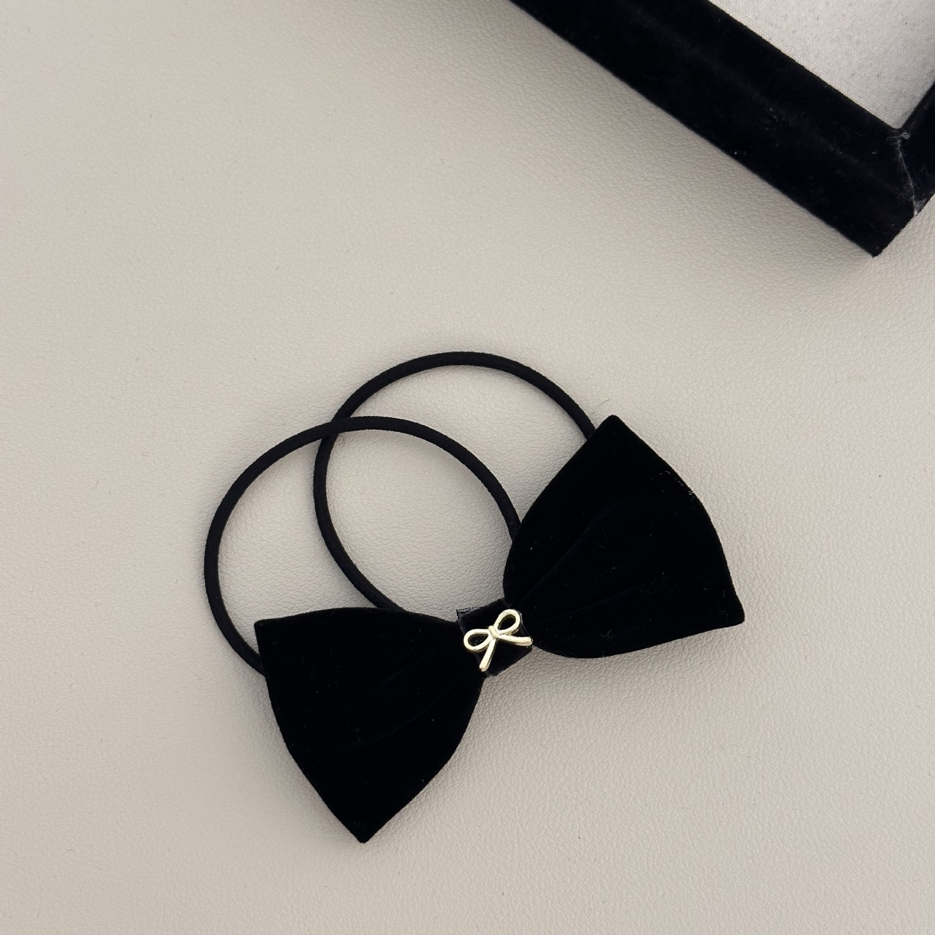 Women's Elegant Velvet Bowknot Hair Tie Pearl Ponytail Holder Black