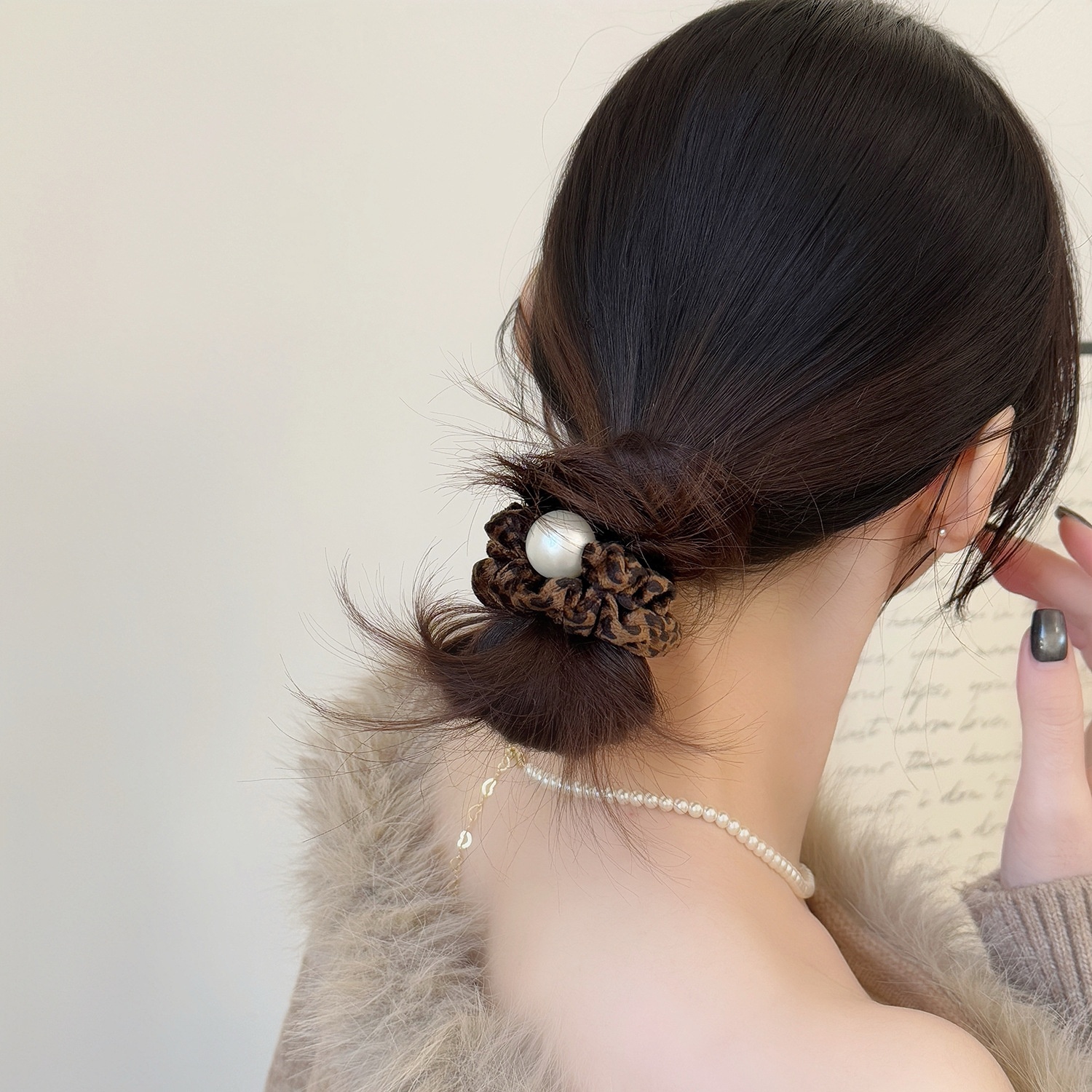 Women's Elegant Pearl Cloth Hair Tie For Daily Wear Leopard Pattern