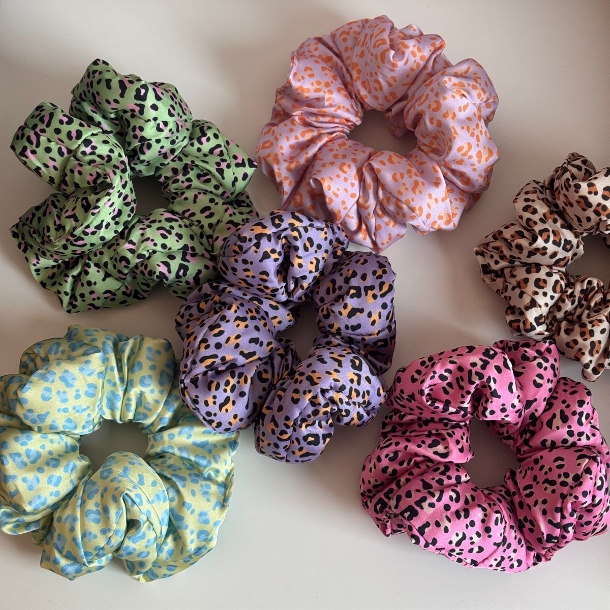 Women's Daily Cloth Scrunchie Hair Tie Colorful Leopard Print