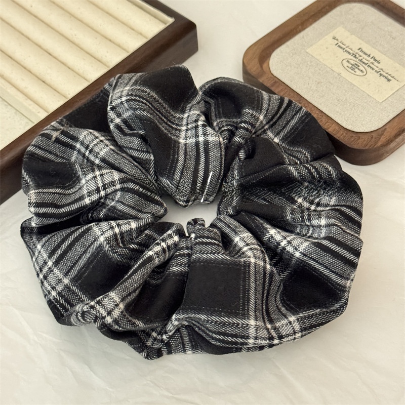 Women's Retro Plaid Cloth Hair Tie, Preppy Checkered Scrunchie for Autumn Winter