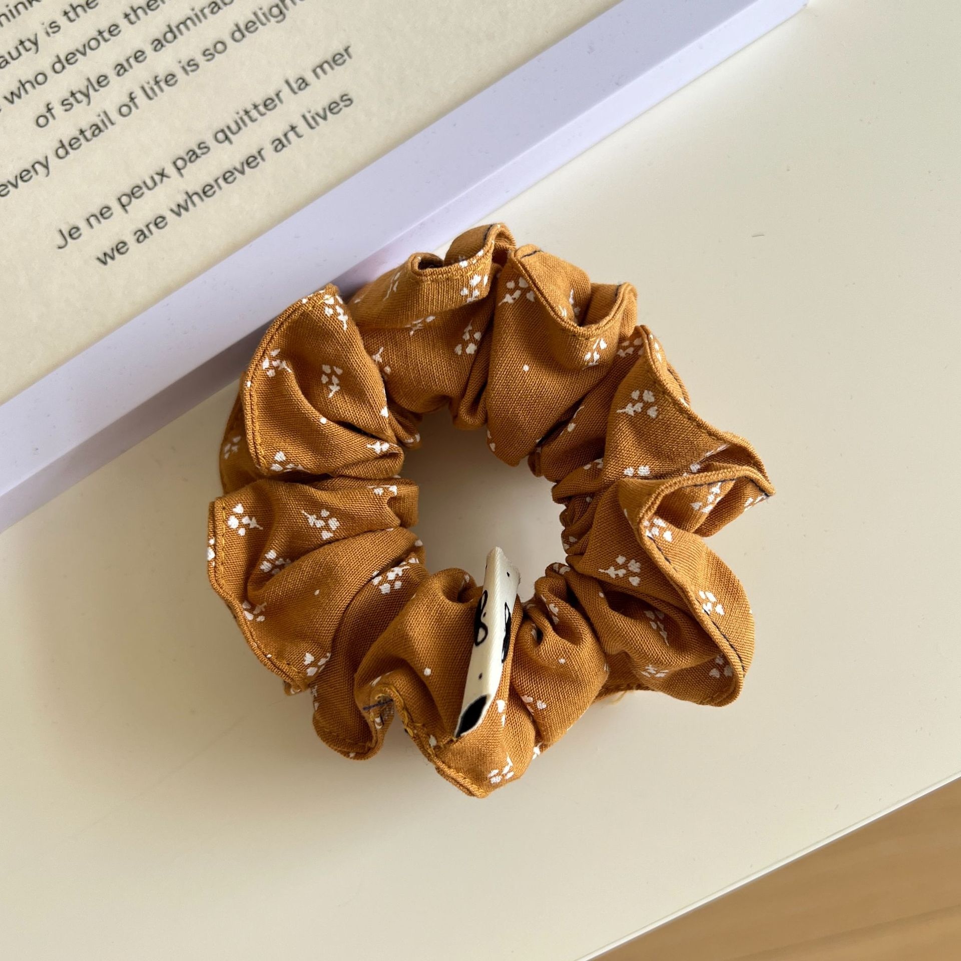 Women's French Retro Floral Lace Ruched Scrunchie Versatile Commuting Hair Tie