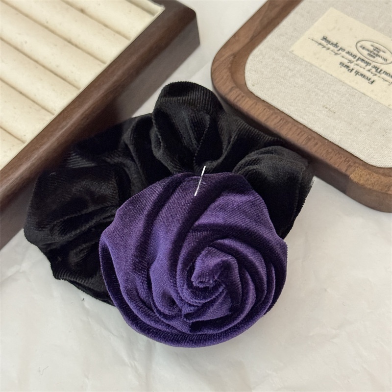 Women's Elegant Retro Velvet Hair Tie For Winter Styling Black Rose