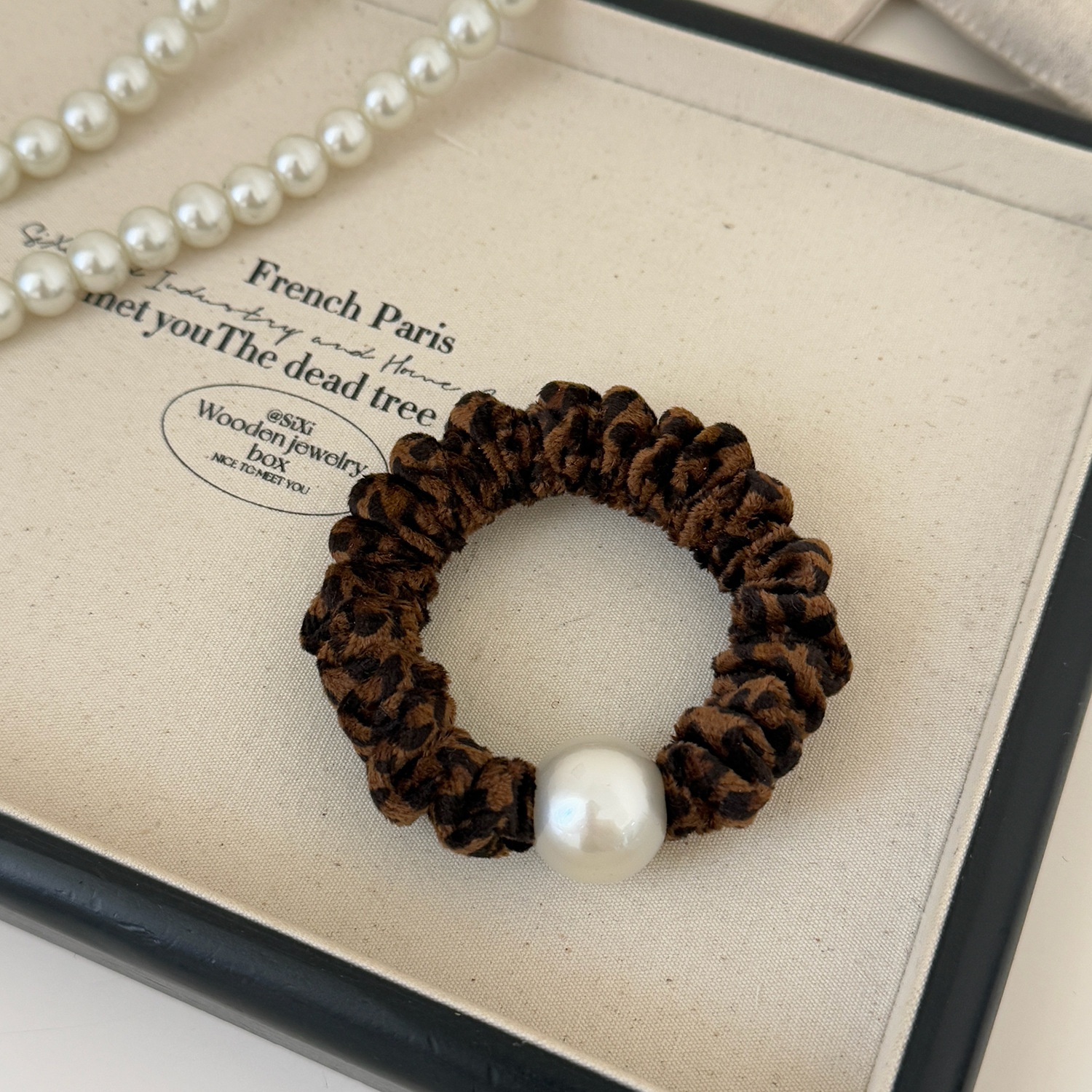 Women's Elegant Pearl Cloth Hair Tie For Daily Wear Leopard Pattern