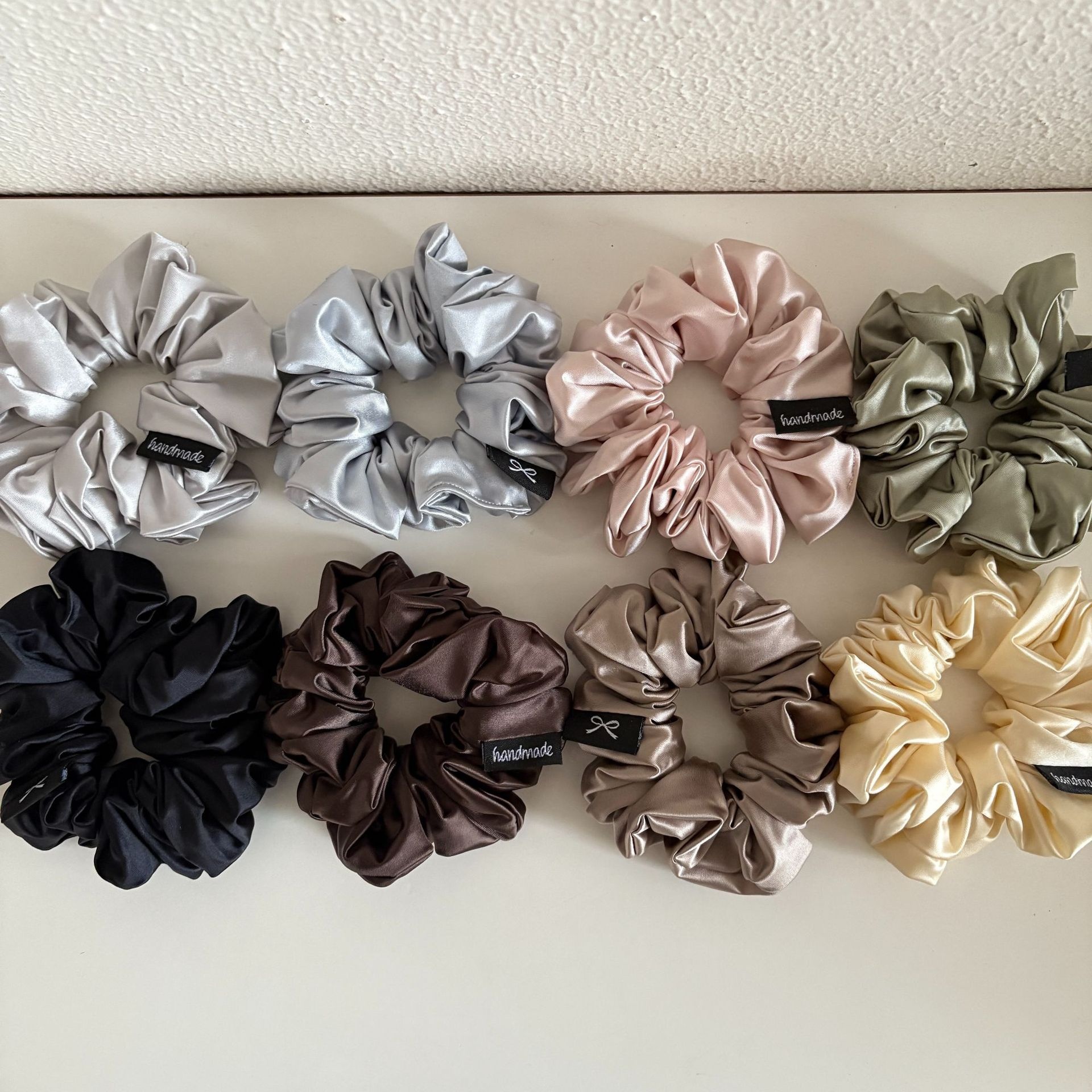 Women's Elegant Solid Color Satin Hair Tie, Chic Spring Accessory in Black