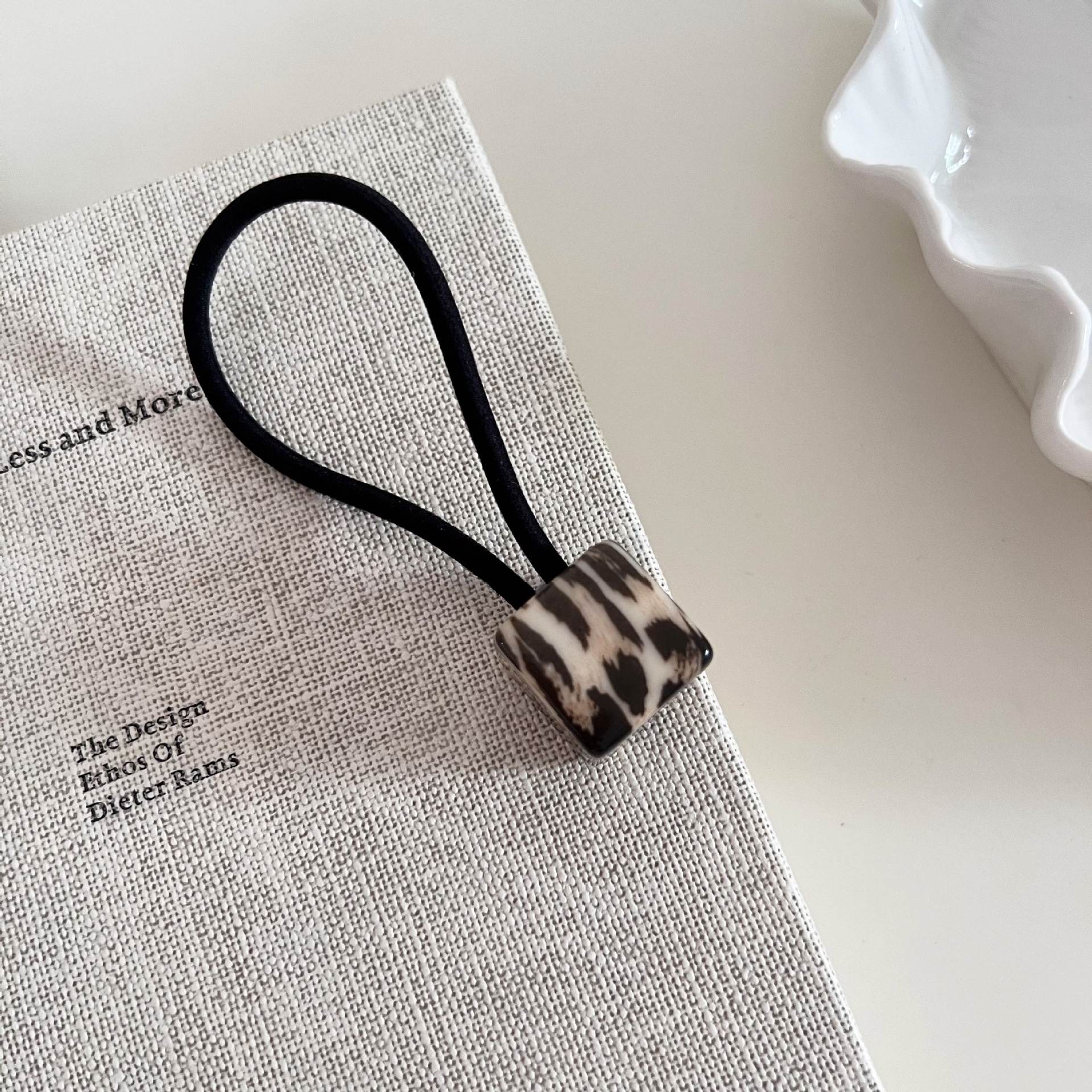 Women's Simple Resin Ponytail Holder Hair Tie Large Leopard Print