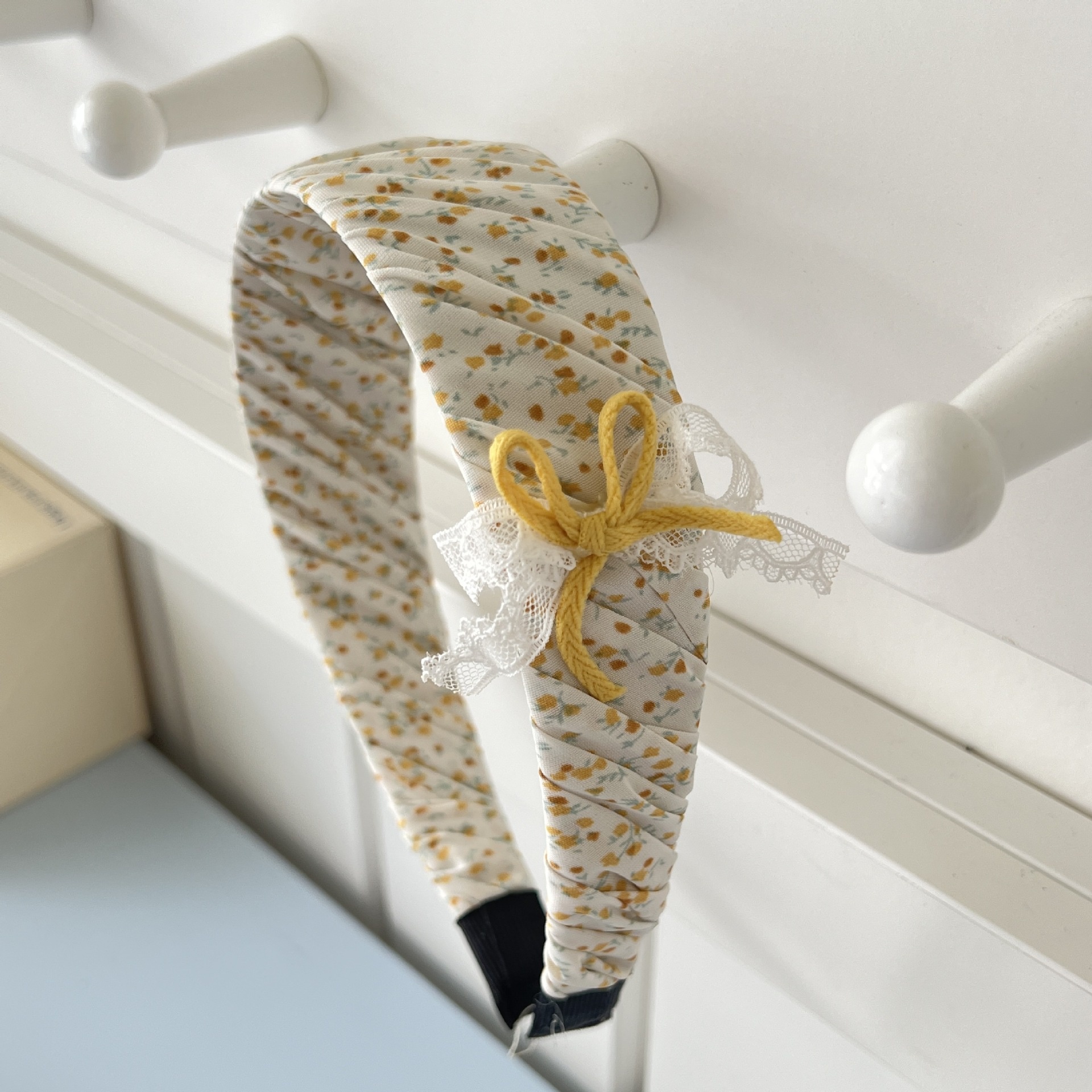 Women's Elegant Ditsy Floral Cloth Hair Clip and Band for Cute Daily Wear