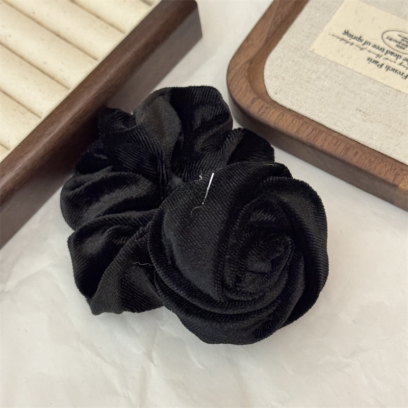 Women's Elegant Retro Velvet Hair Tie For Winter Styling Black Rose