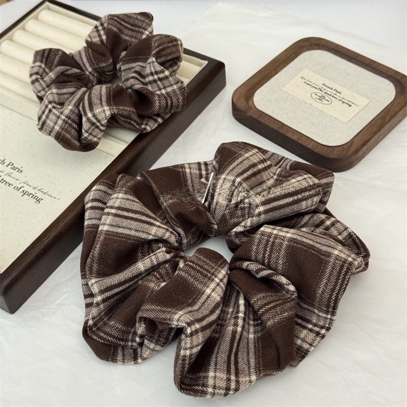 Women's Retro Plaid Cloth Hair Tie, Preppy Checkered Scrunchie for Autumn Winter