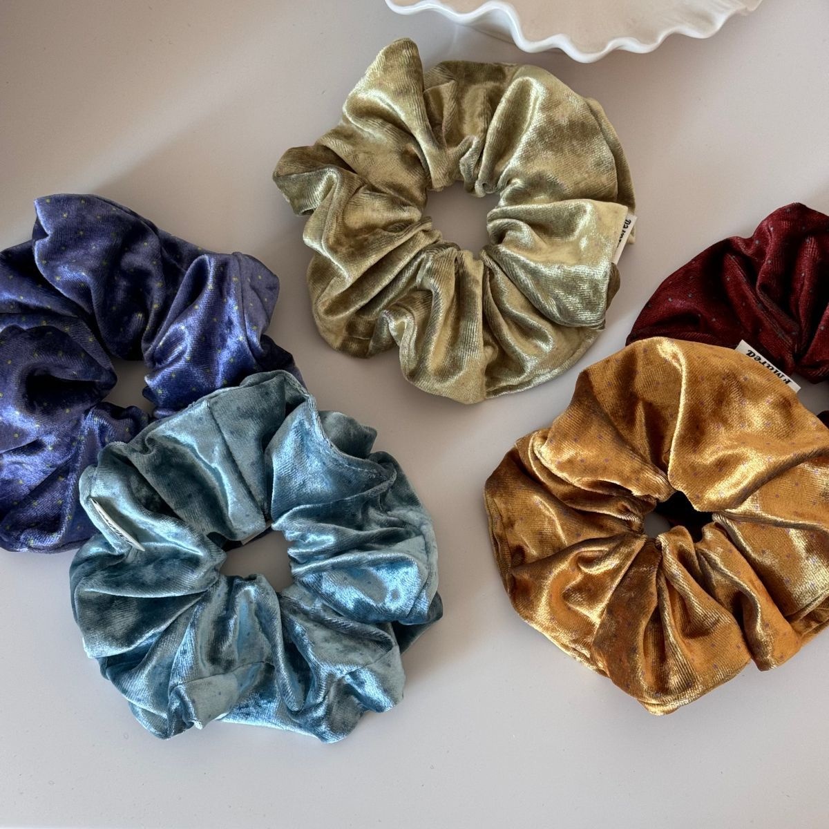 Women's Versatile Bun Hair Scrunchies Autumn Winter Velvet Polka Dot