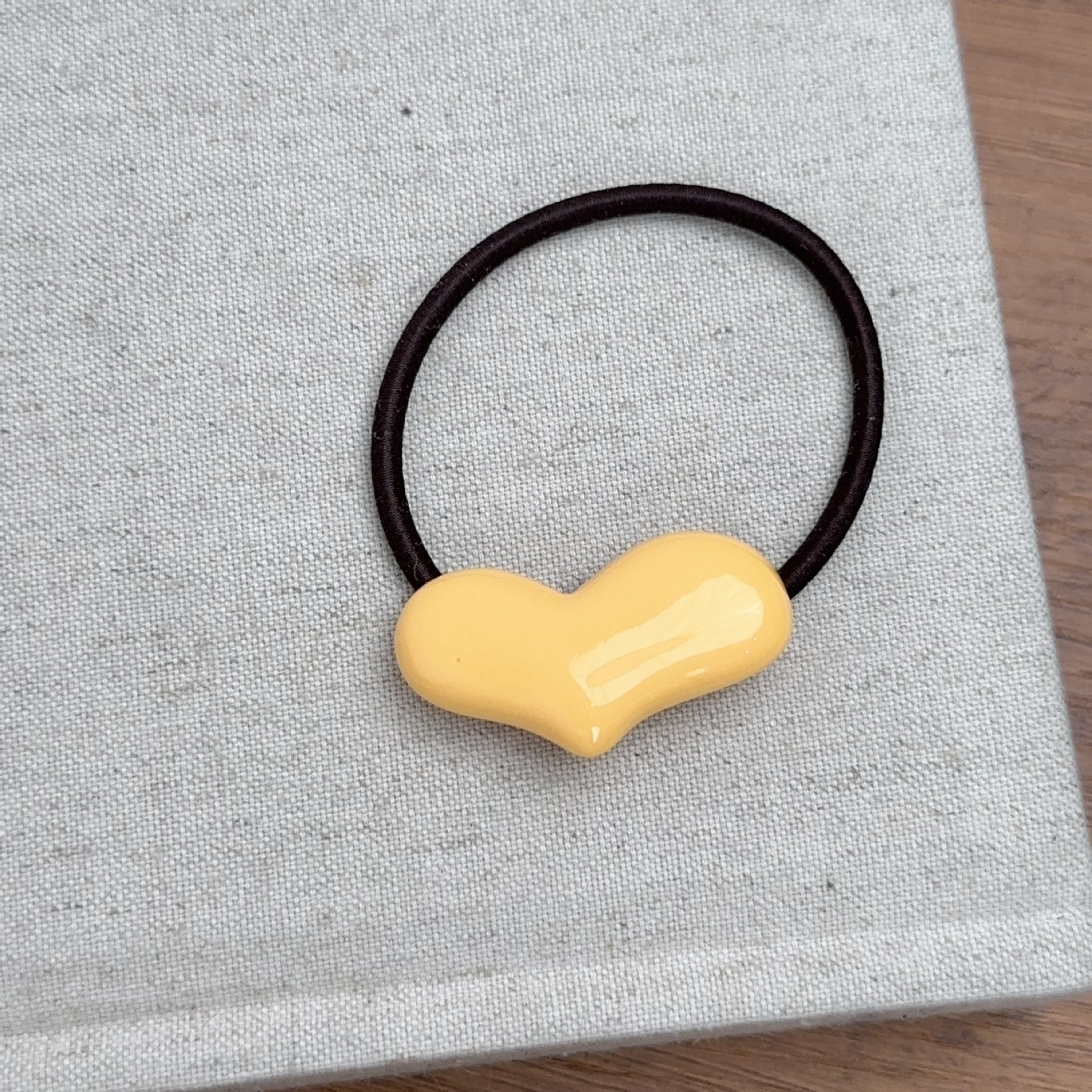 Girls Summer Acrylic Elastic Hair Band Cream Heart Shaped