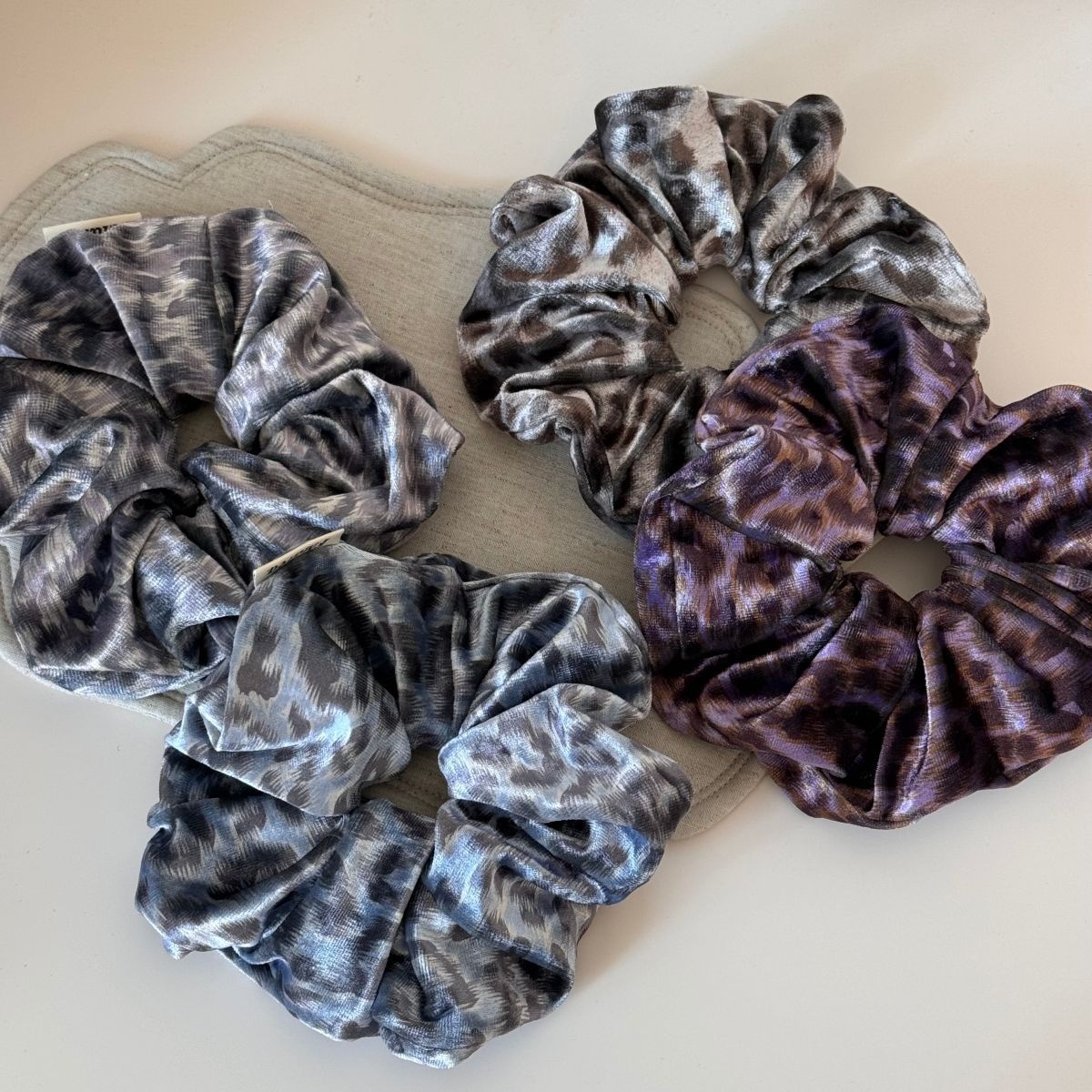 Women's French Velvet Pleated Elastic Hair Band Soft Leopard Print Scrunchie