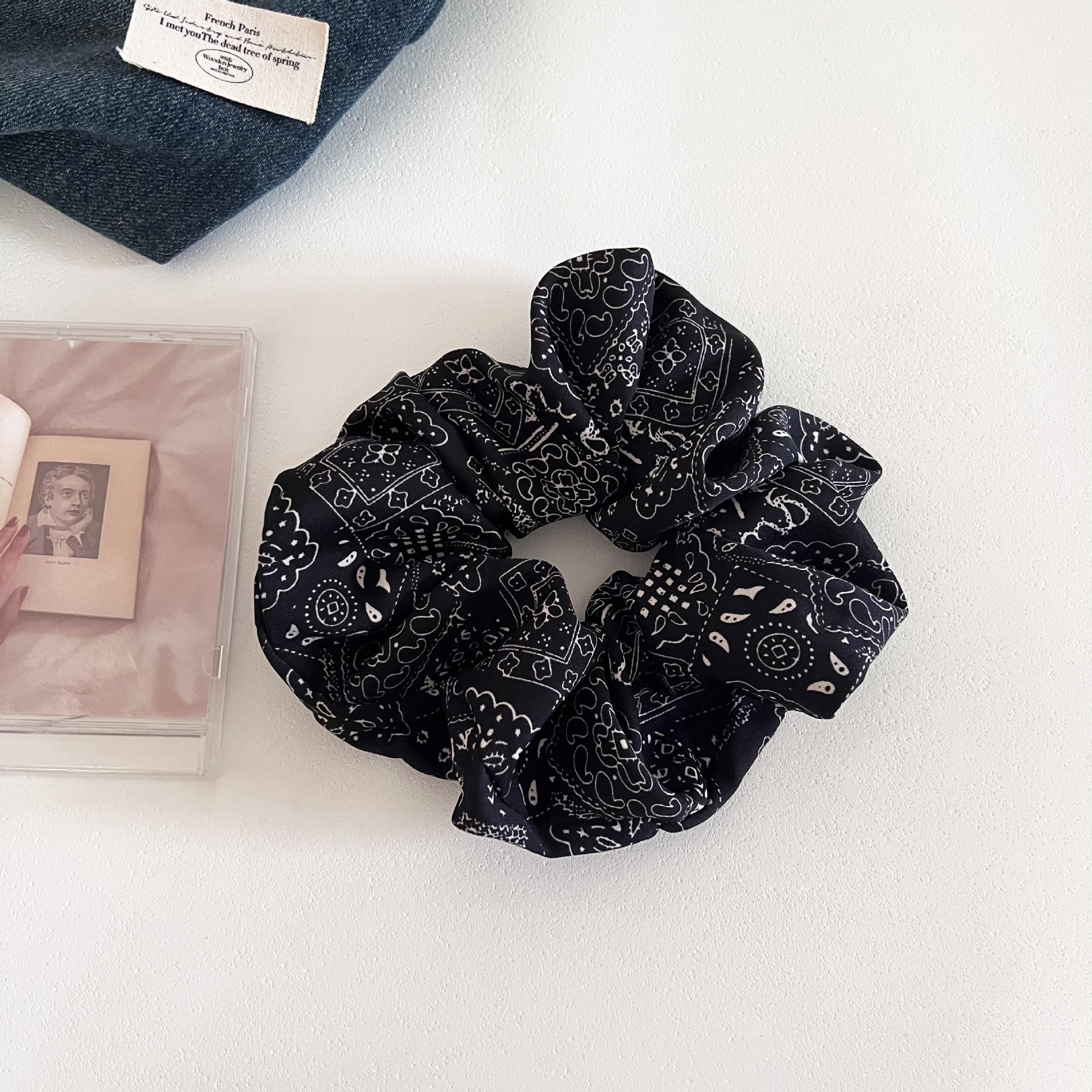 Women's Vintage Cloth Low Ponytail Scrunchie Black White Cashew Floral