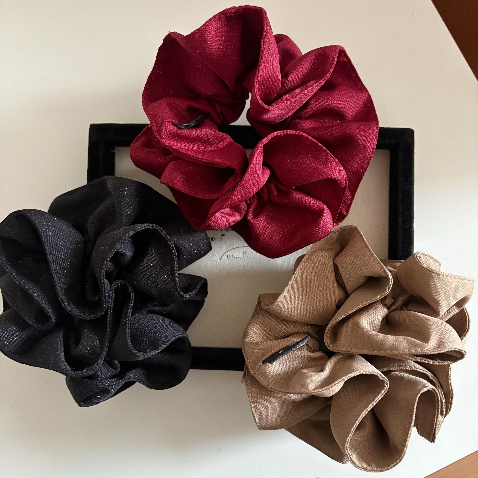 Women's Elegant Solid Color Satin Hair Tie, Chic Spring Accessory in Black