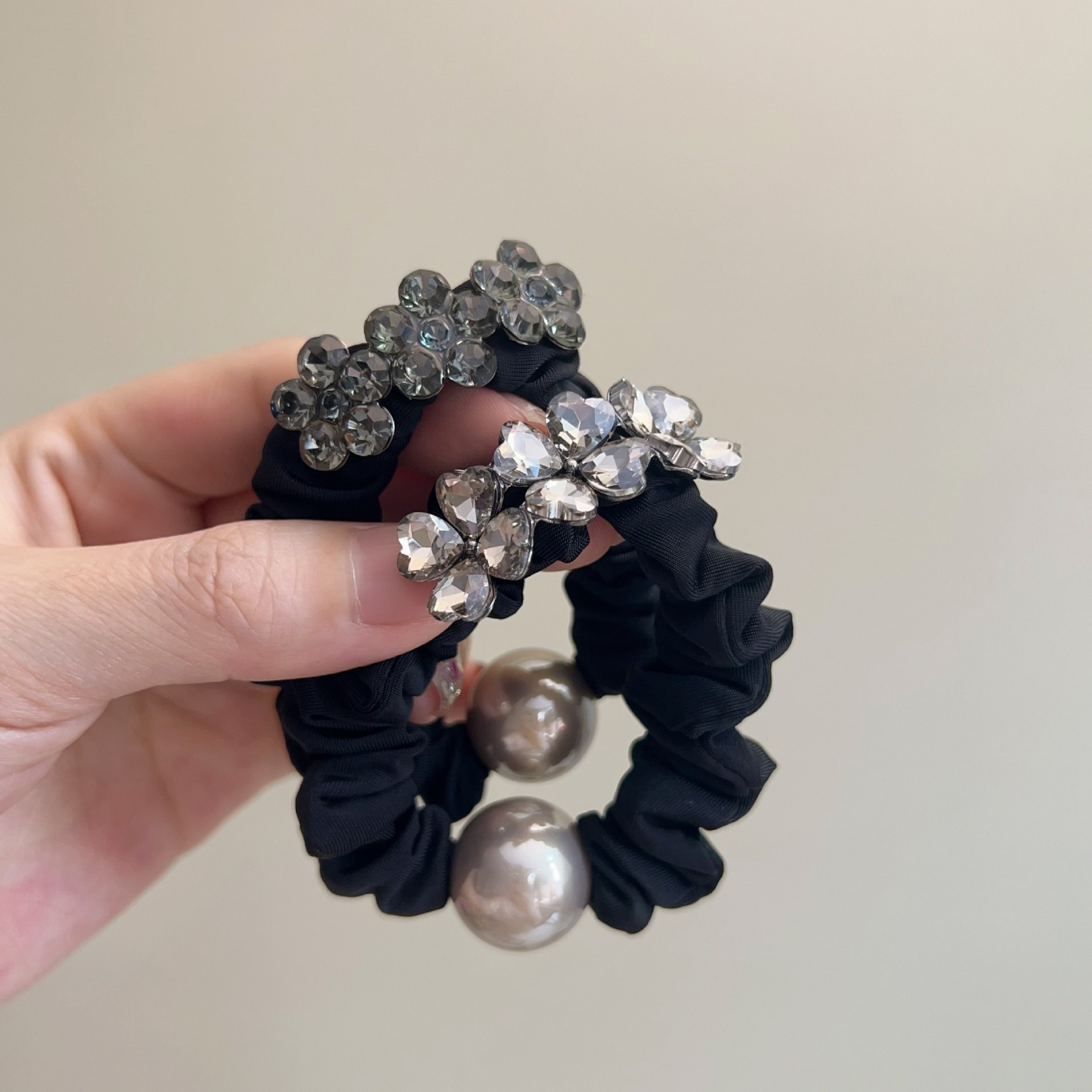 Women's Spring Vintage Pearl Rhinestone Cloth Hair Tie Black Flower