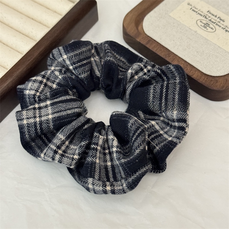 Women's Retro Plaid Cloth Hair Tie, Preppy Checkered Scrunchie for Autumn Winter