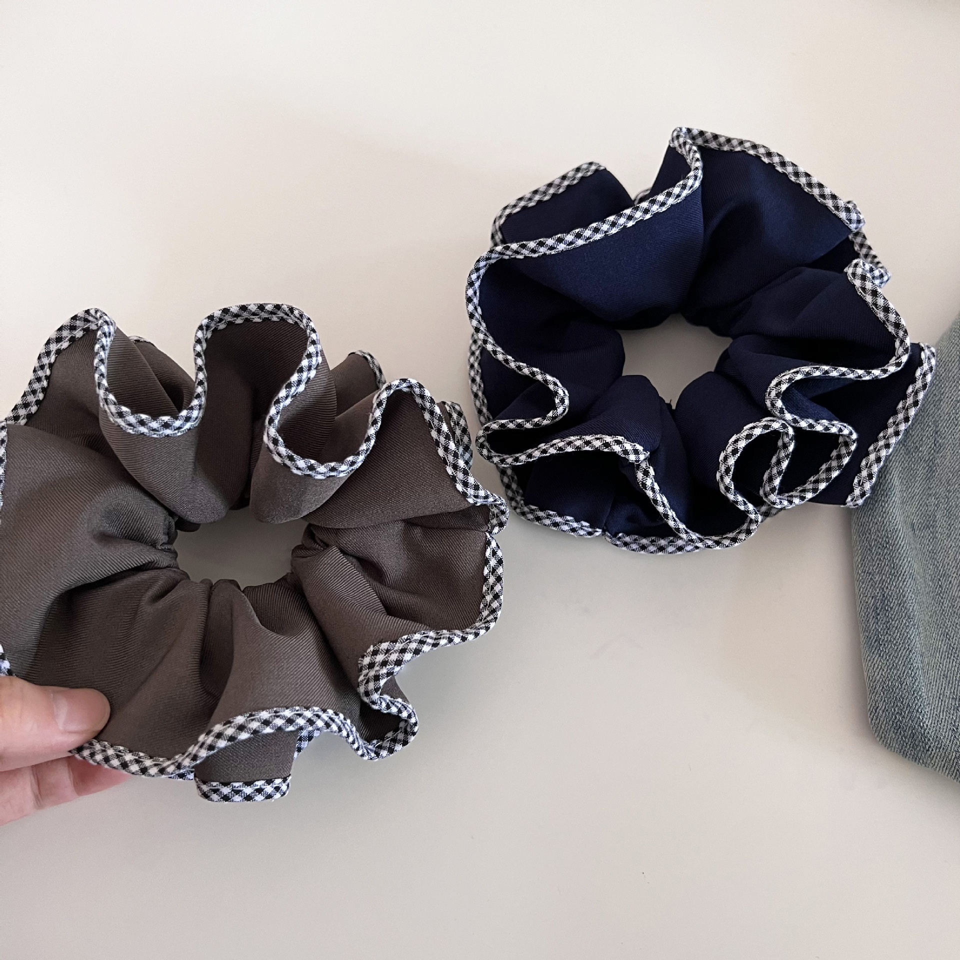 Women's Everyday Cloth Hair Tie Scrunchies Grey Checkered Plaid