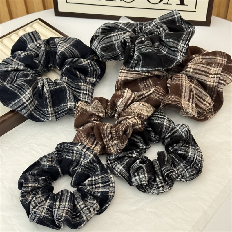 Women's Retro Plaid Cloth Hair Tie, Preppy Checkered Scrunchie for Autumn Winter