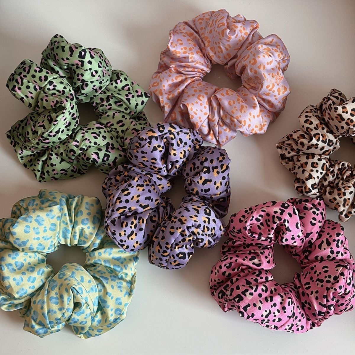 Women's Daily Cloth Scrunchie Hair Tie Colorful Leopard Print