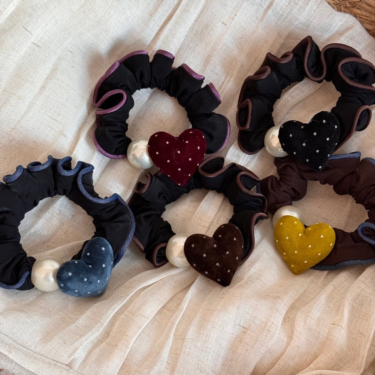 Women's Pearl Velvet Scrunchie For High Ponytail Heart Polka Dots