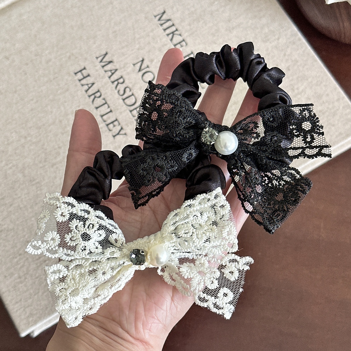 Women's Sweet Lace Bowknot Hair Tie Retro Embroidery Double Layer Hair Band