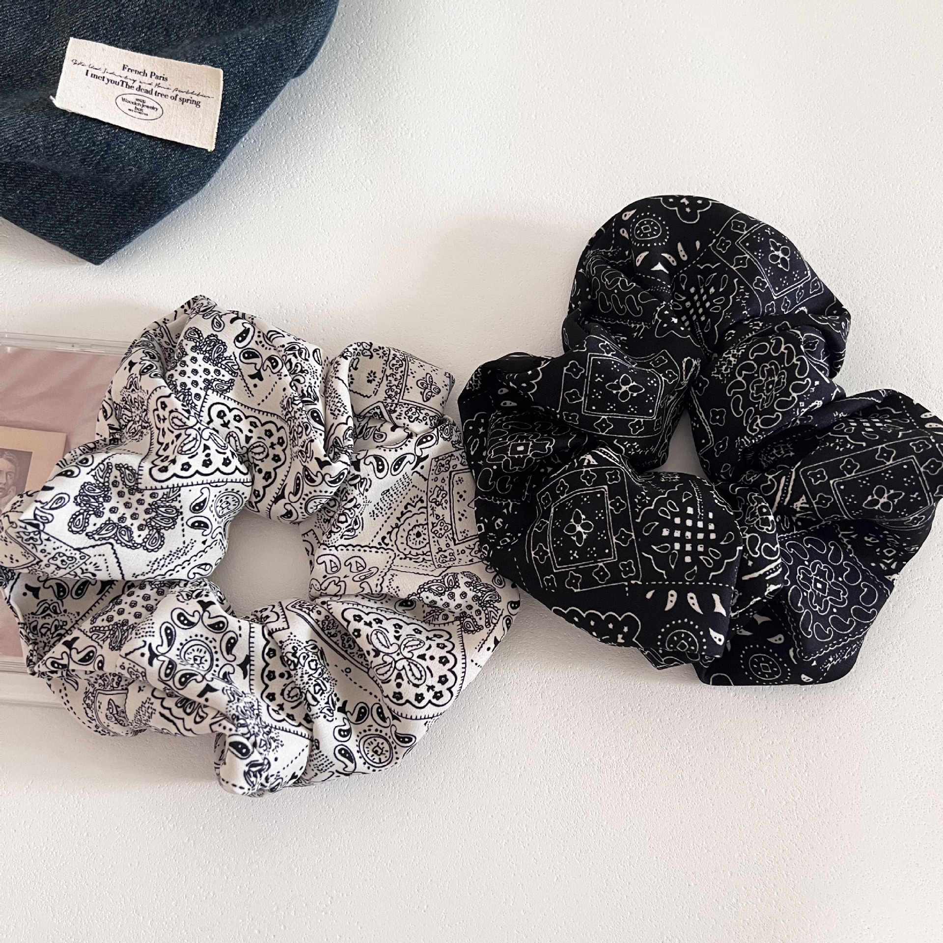 Women's Vintage Cloth Low Ponytail Scrunchie Black White Cashew Floral