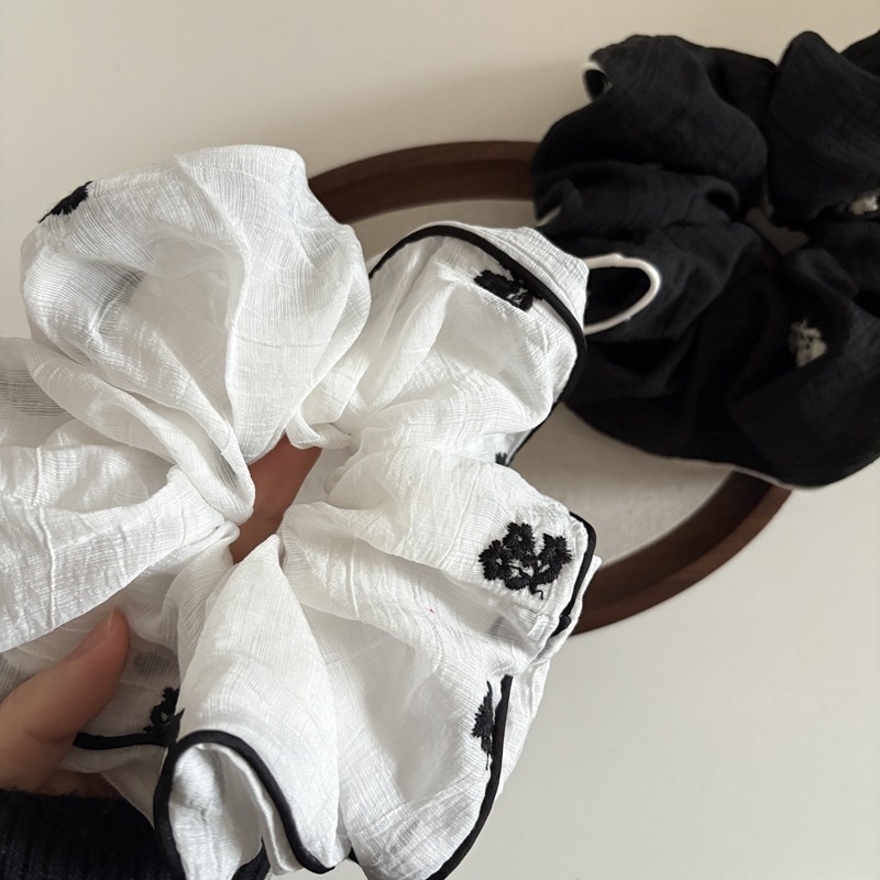 Women's Vintage Chinoiserie Flower Embroidery Cloth Hair Tie in Black