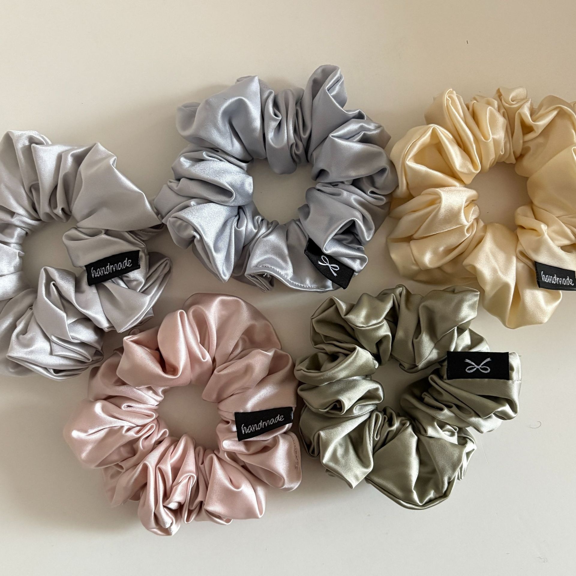 Women's Elegant Solid Color Satin Hair Tie, Chic Spring Accessory in Black