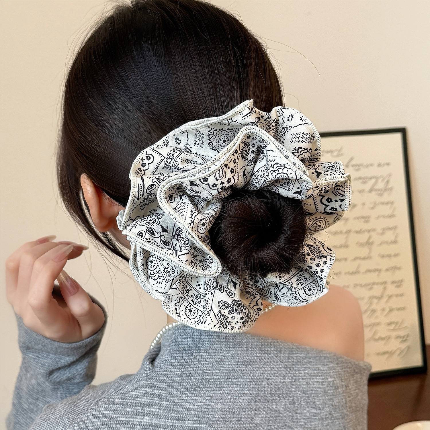 Women's Stylish Pleated Cloth Hair Scrunchies For Buns Retro Walnut Print