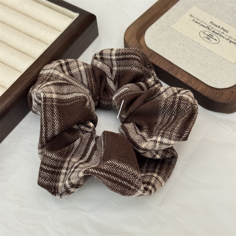 Women's Retro Plaid Cloth Hair Tie, Preppy Checkered Scrunchie for Autumn Winter