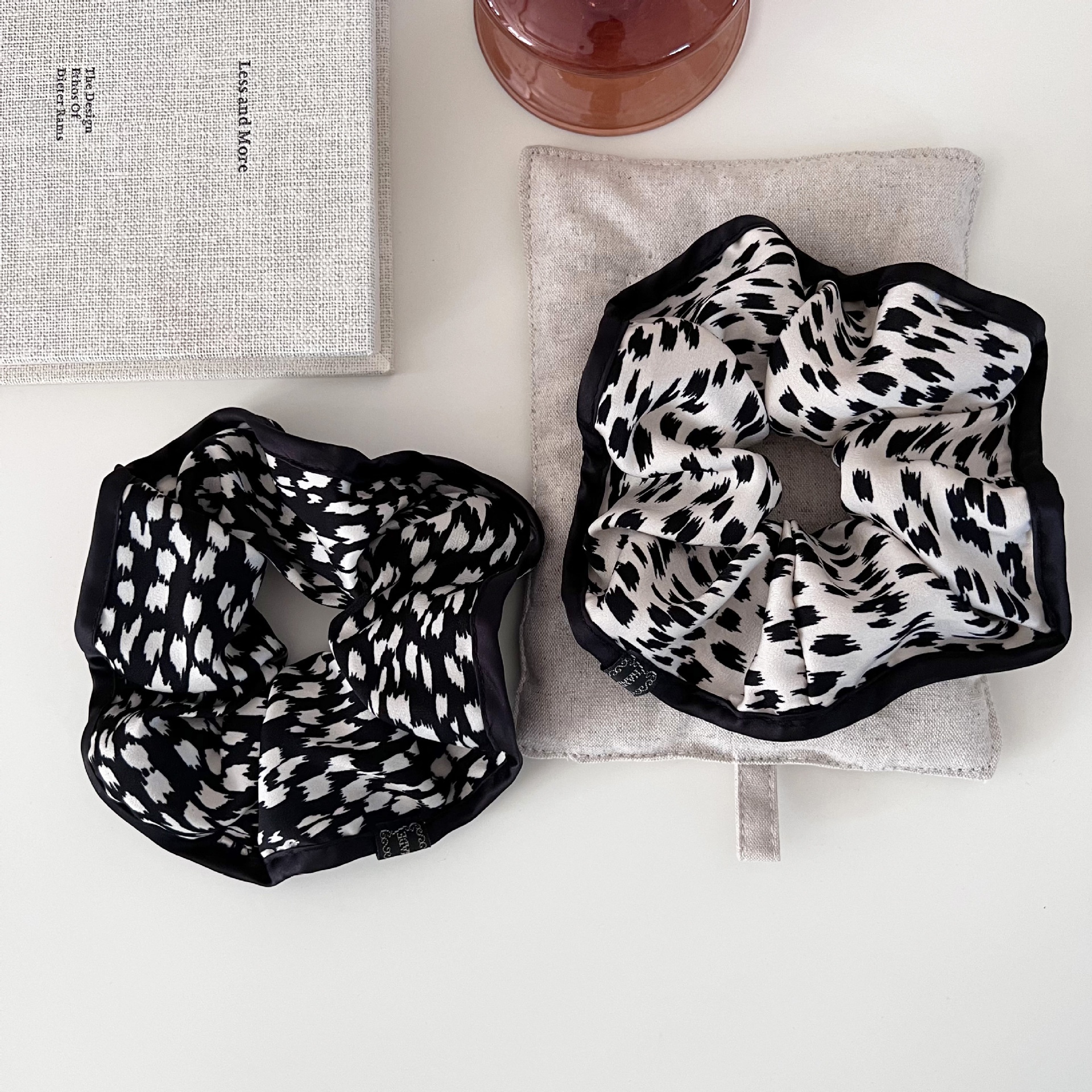 Women's Vintage Satin Hairband Black And White Leopard Print