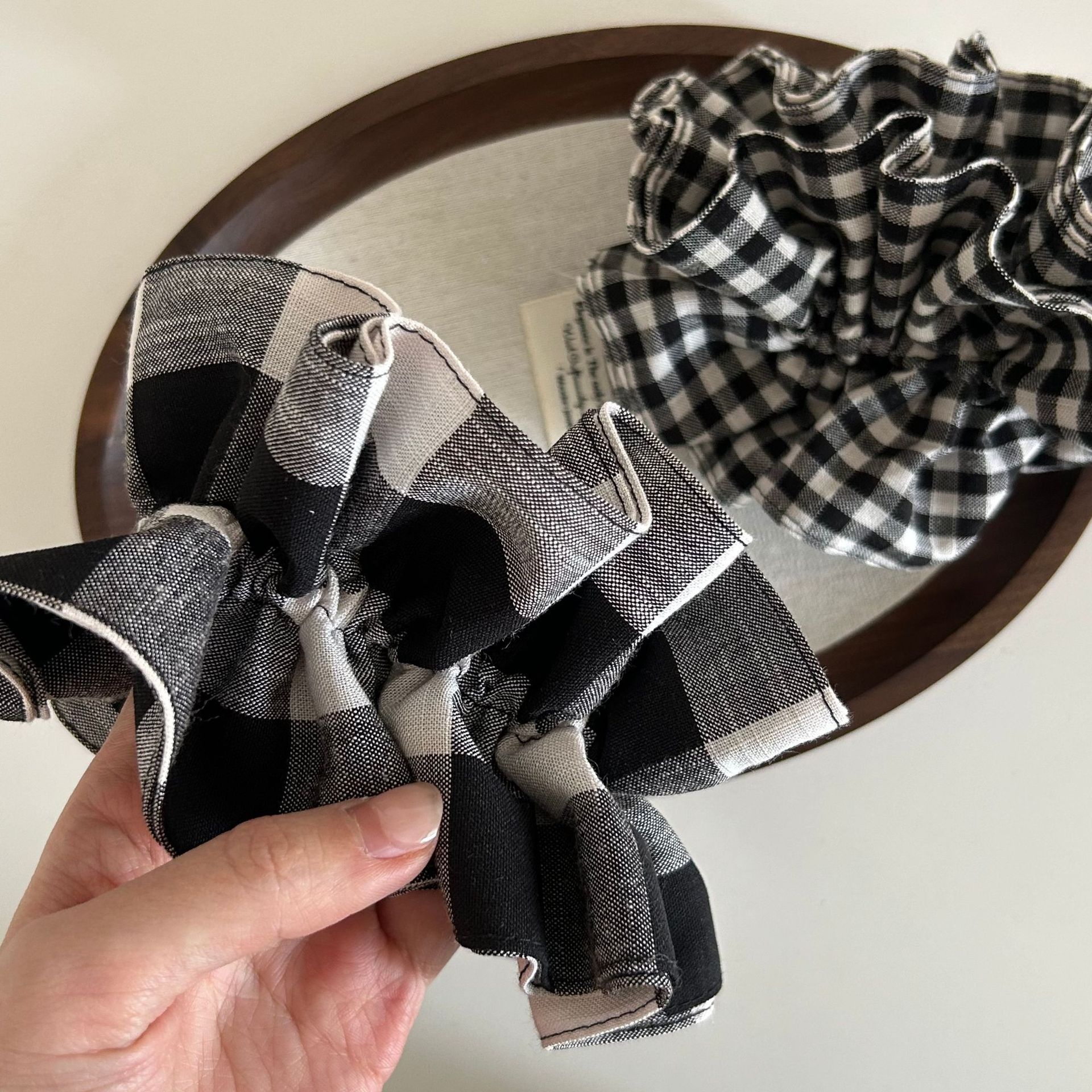 Women's Retro Cloth Scrunchie Hair Tie Black & White Checkered