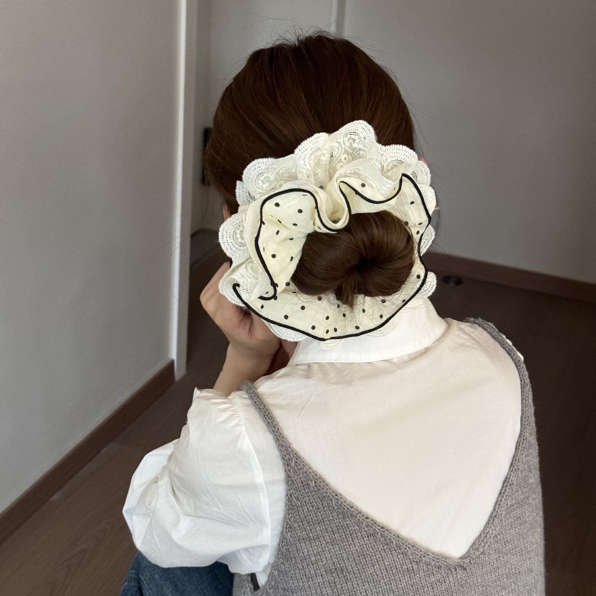 Women's Autumn Polyester Lace Scrunchie Hair Tie Beige Polka Dots