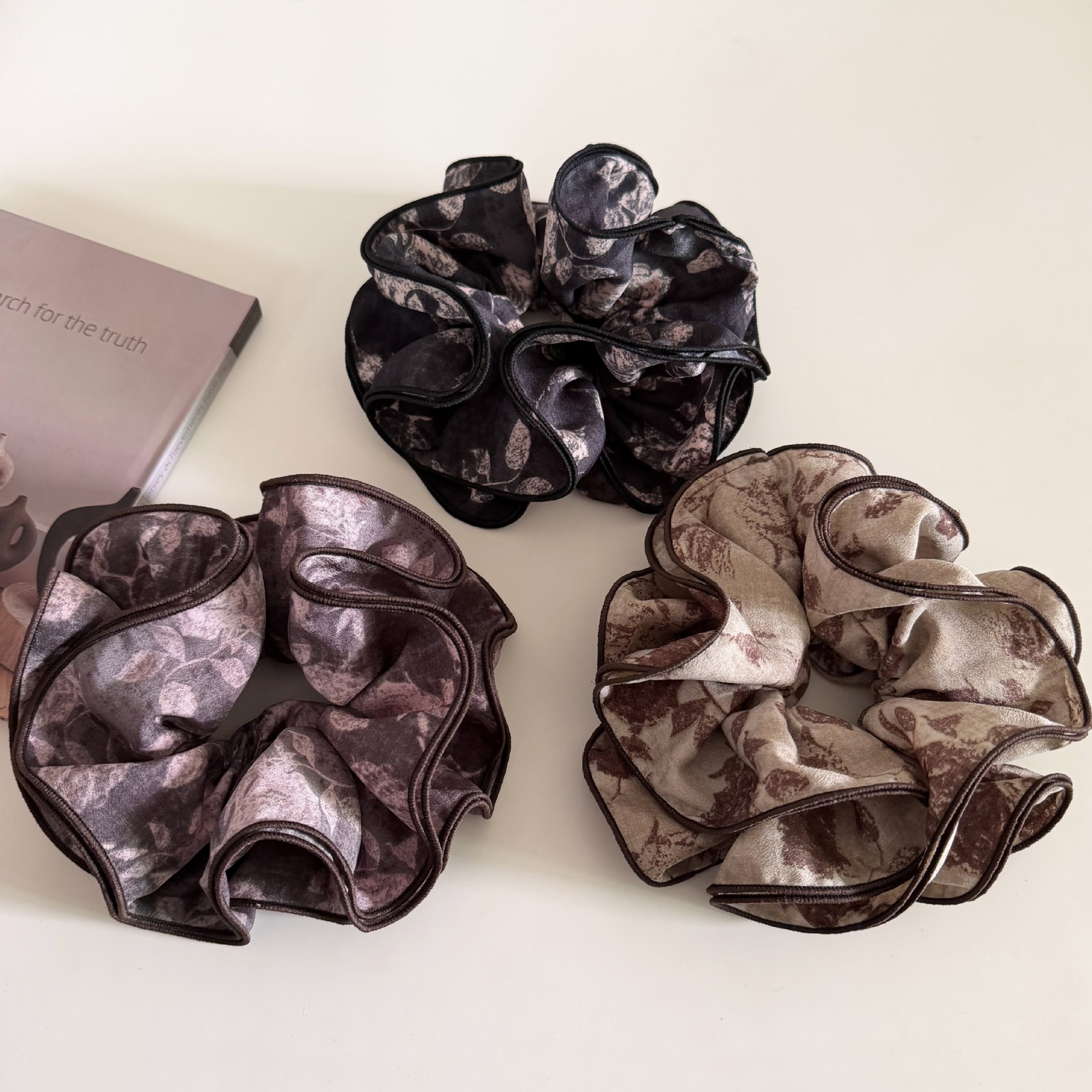 Women's French Retro Fabric Elastic Bun Hair Accessory Rose Print