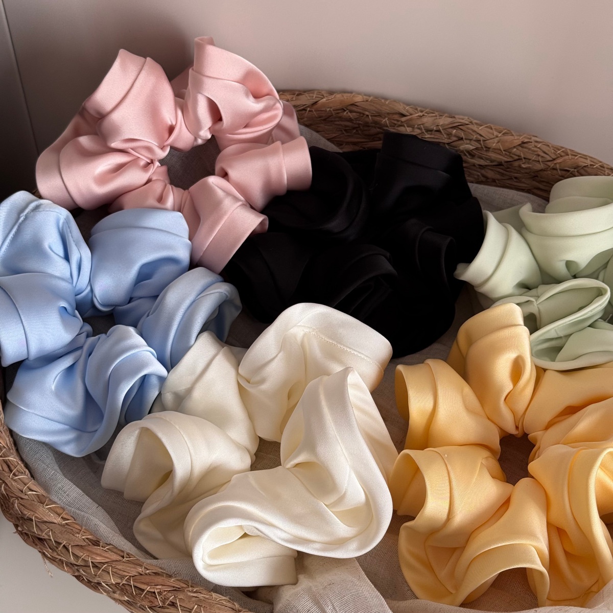Women's Elegant Satin Scrunchie Hair Tie For Daily Wear Solid Color
