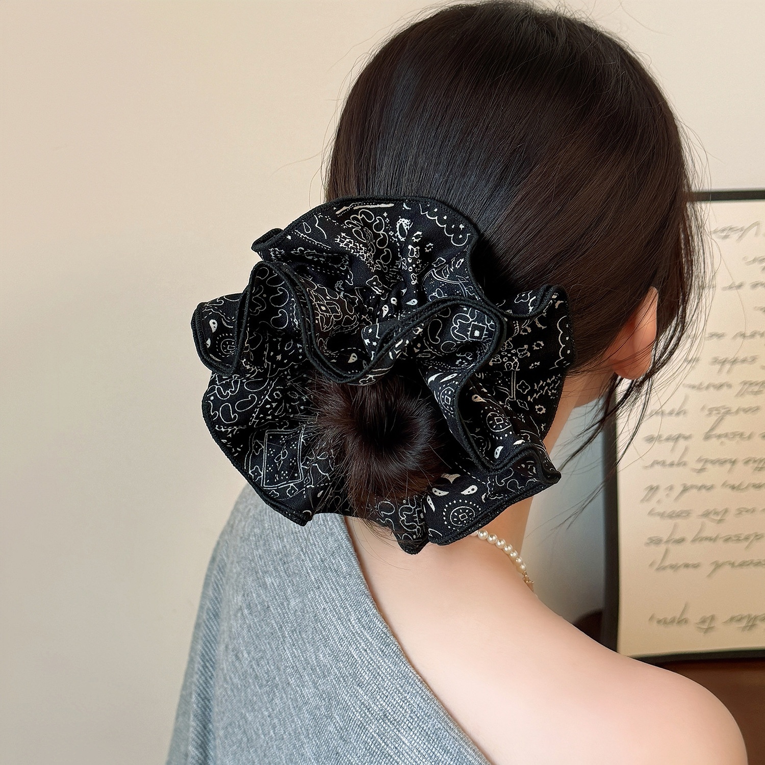 Women's Stylish Pleated Cloth Hair Scrunchies For Buns Retro Walnut Print