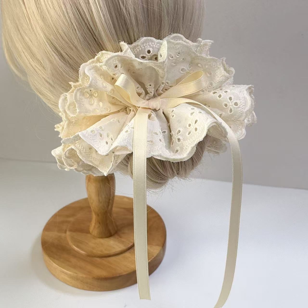 Women's Large Elastic Ponytail Hair Ties Sweet 4-Layer Pleated Lace