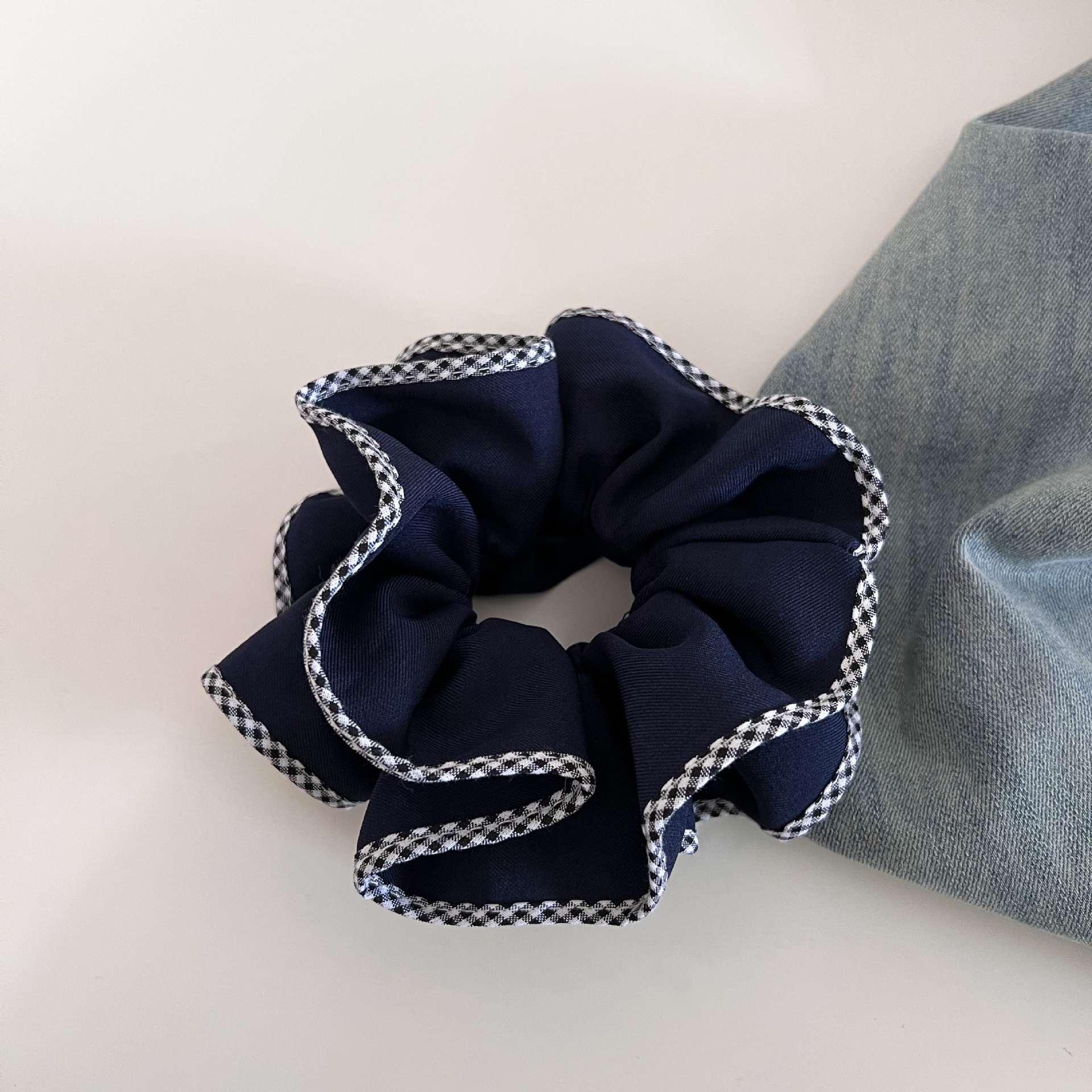 Women's Everyday Cloth Hair Tie Scrunchies Grey Checkered Plaid