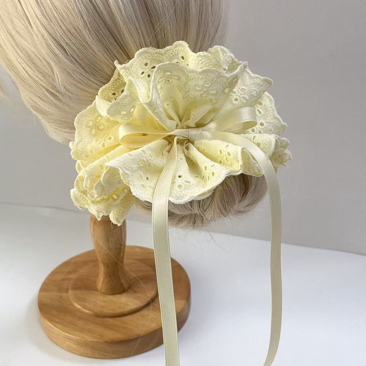 Women's Large Elastic Ponytail Hair Ties Sweet 4-Layer Pleated Lace