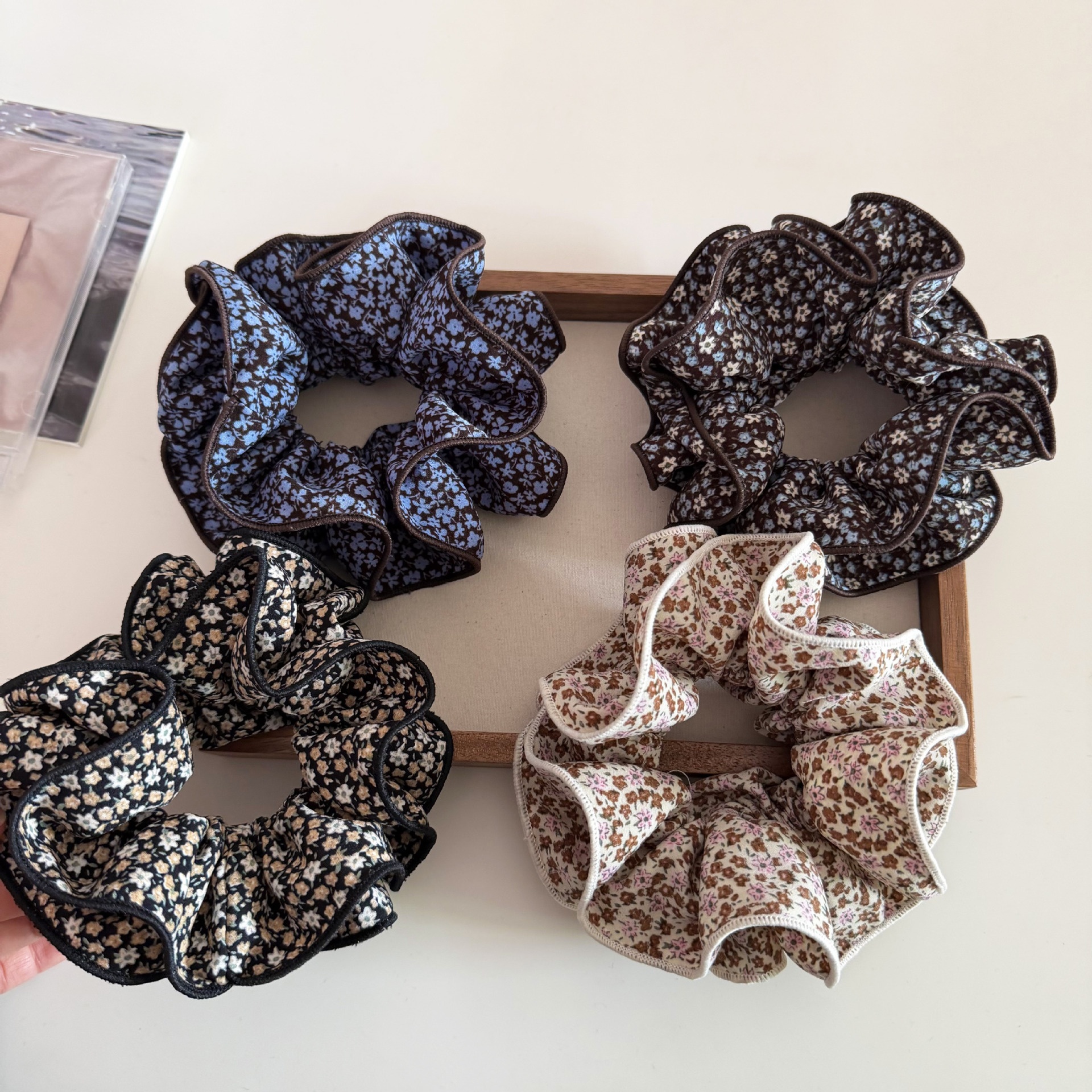 Women's Retro Ditsy Floral Cloth Hair Tie, Black Spring Hair Accessory