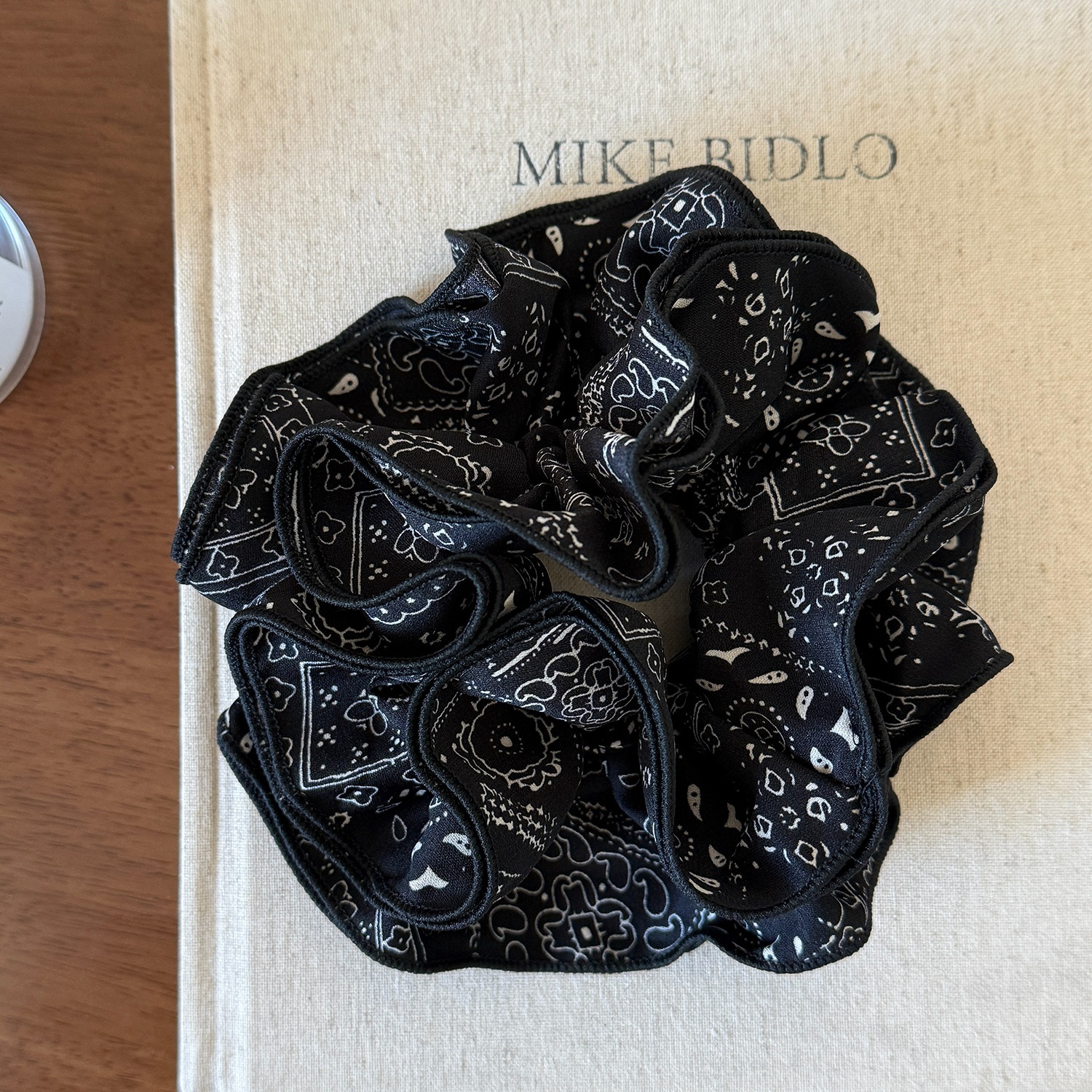 Women's Stylish Pleated Cloth Hair Scrunchies For Buns Retro Walnut Print