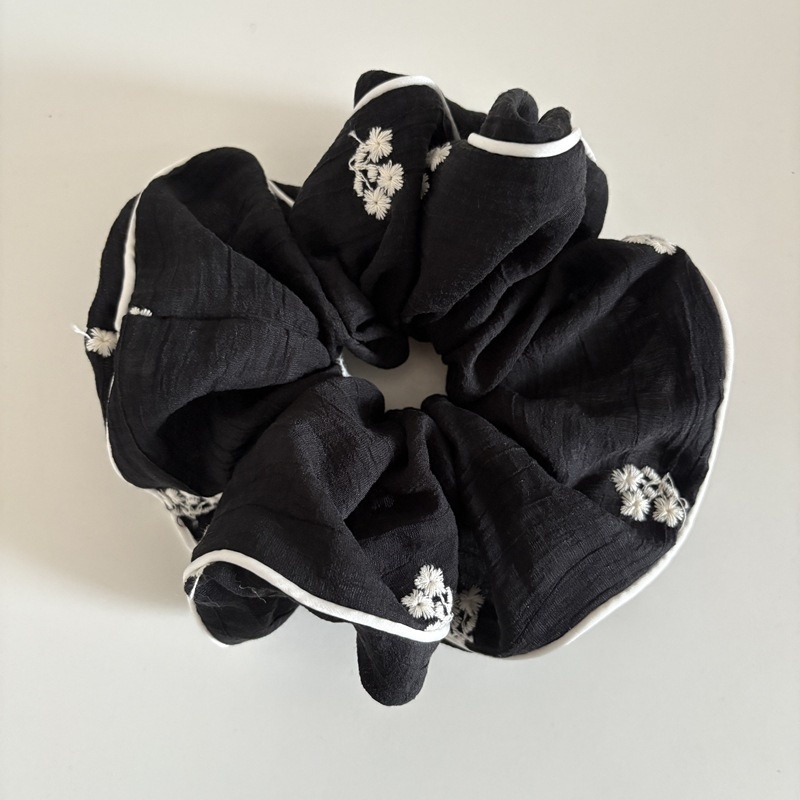 Women's Vintage Chinoiserie Flower Embroidery Cloth Hair Tie in Black