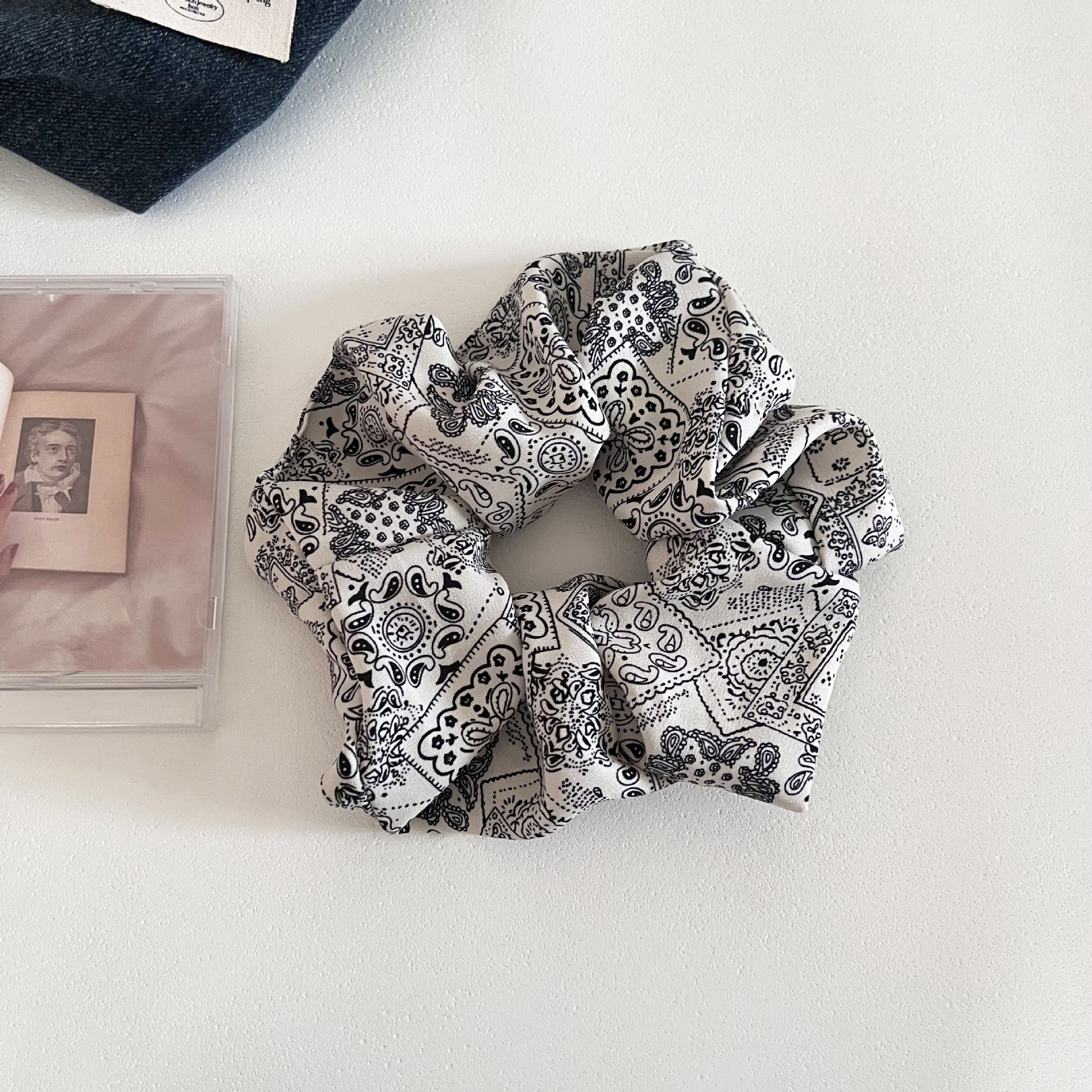 Women's Vintage Cloth Low Ponytail Scrunchie Black White Cashew Floral