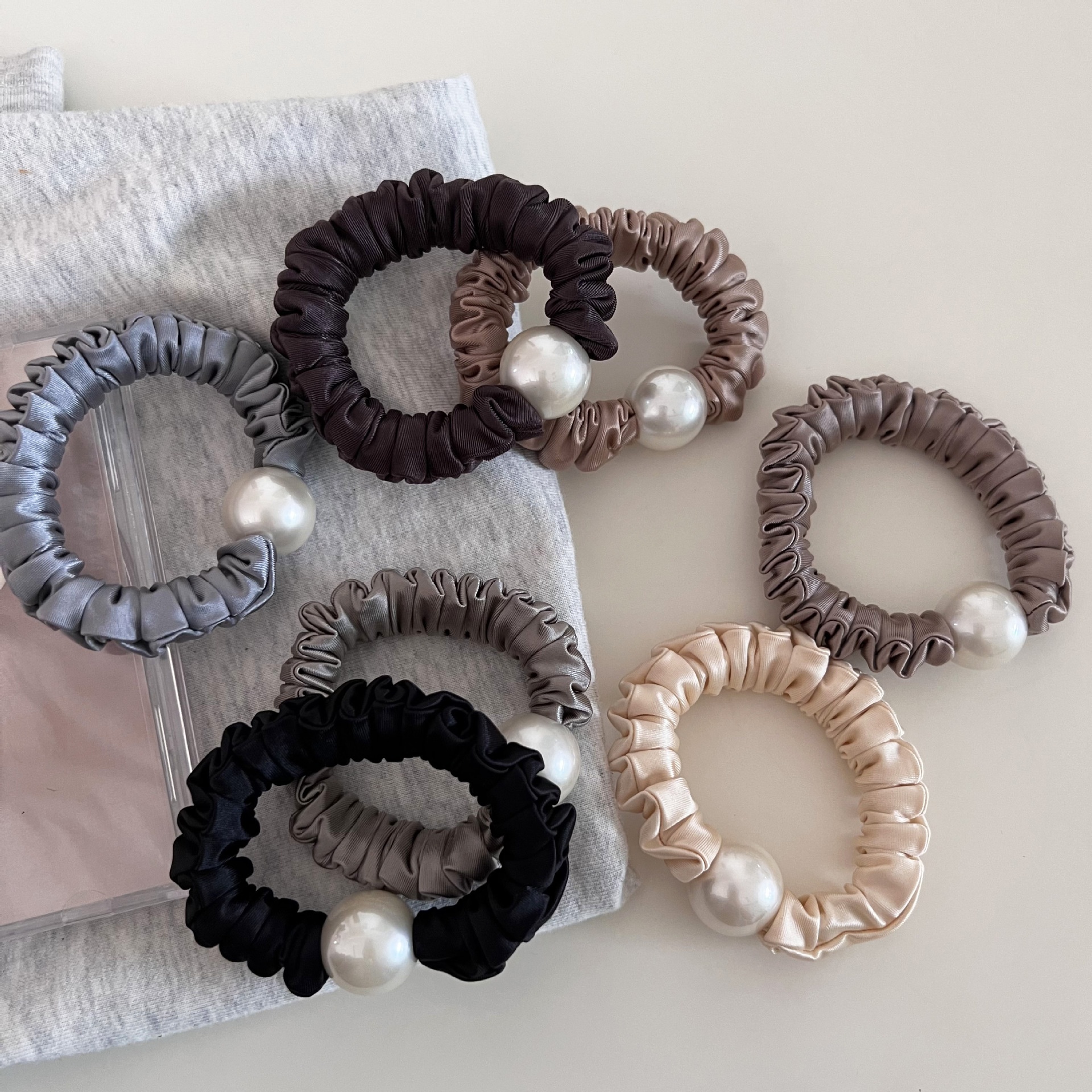 Women's Simple Artificial Pearl Hair Tie Spring Accessory Black