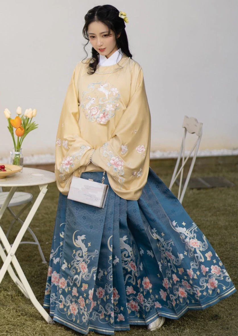 Women Modern Hanfu Ming Ma Mian Skirt Set White Embroidered Plus Size | HANFUBAO