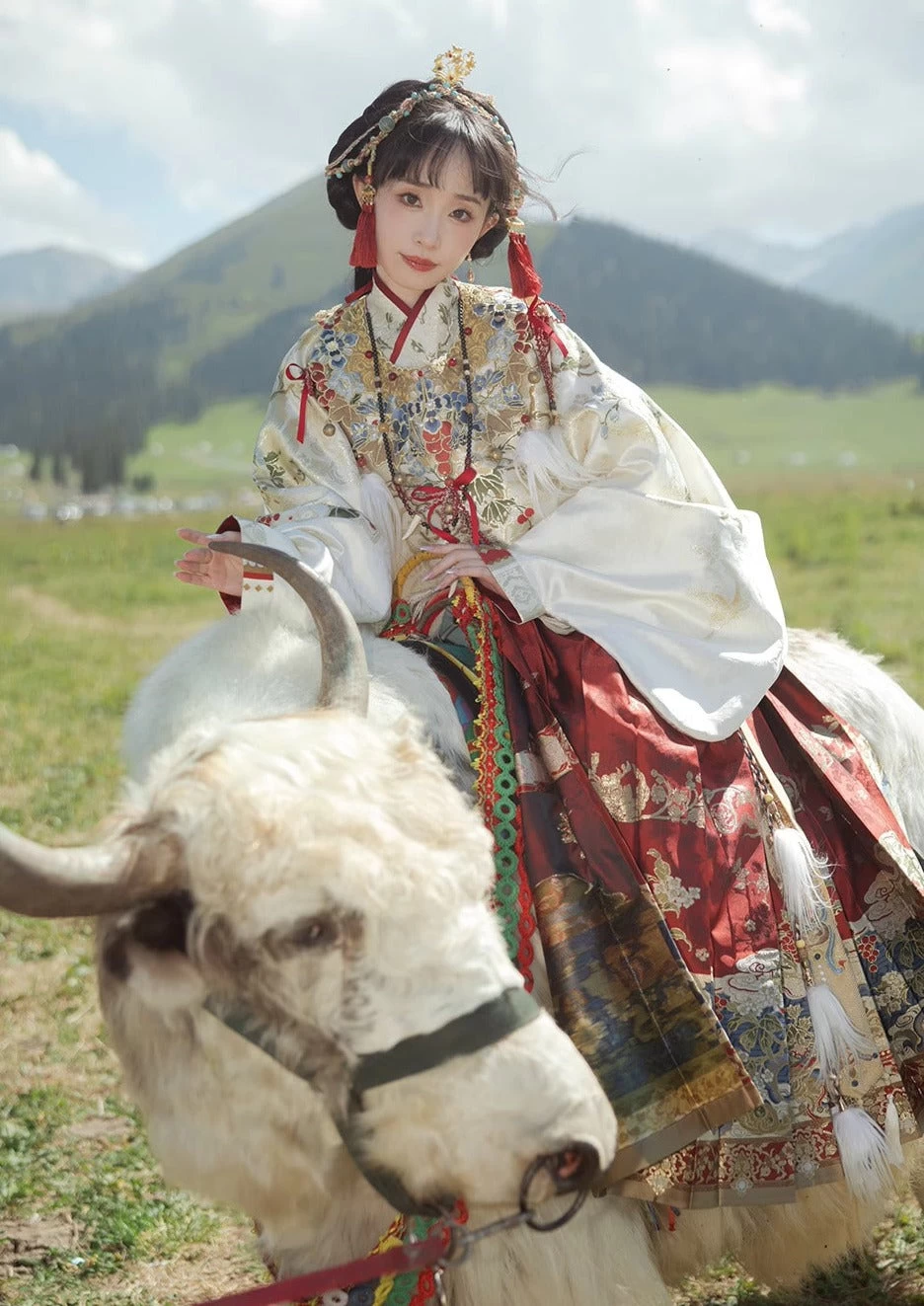 Women 2-Piece Ming Dynasty Hanfu Set Golden Embroidery Daily Wear| HANFUBAO