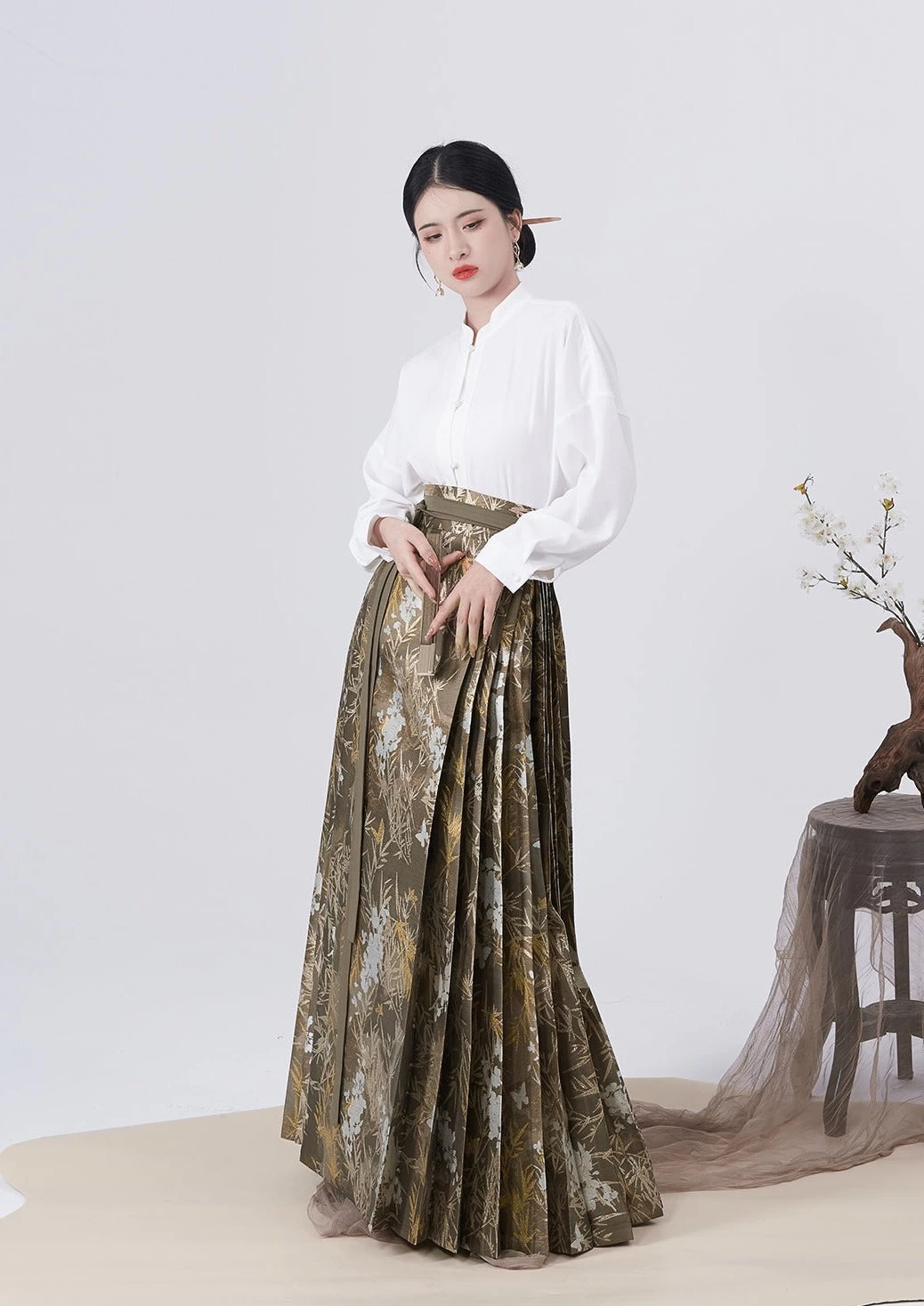 Women Modern Hanfu 4-Piece Ma Mian Skirt Set Champagne/White Daily Wear | HANFUBAO