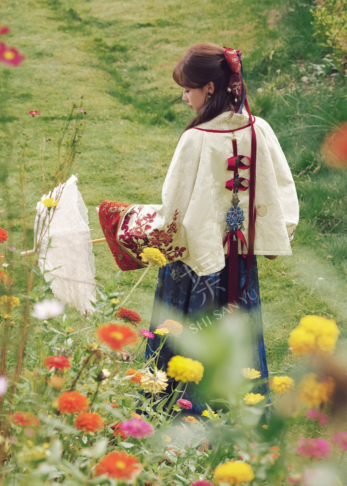 Women Modern Hanfu  Red Apple Embroidery 4-Piece Set | HANFUBAO