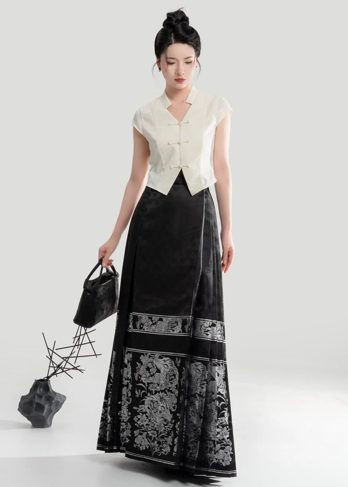Women Modern 2-Piece Ma Mian Skirt Hanfu Set, Moon Chant Embroidery| HANFUBAO
