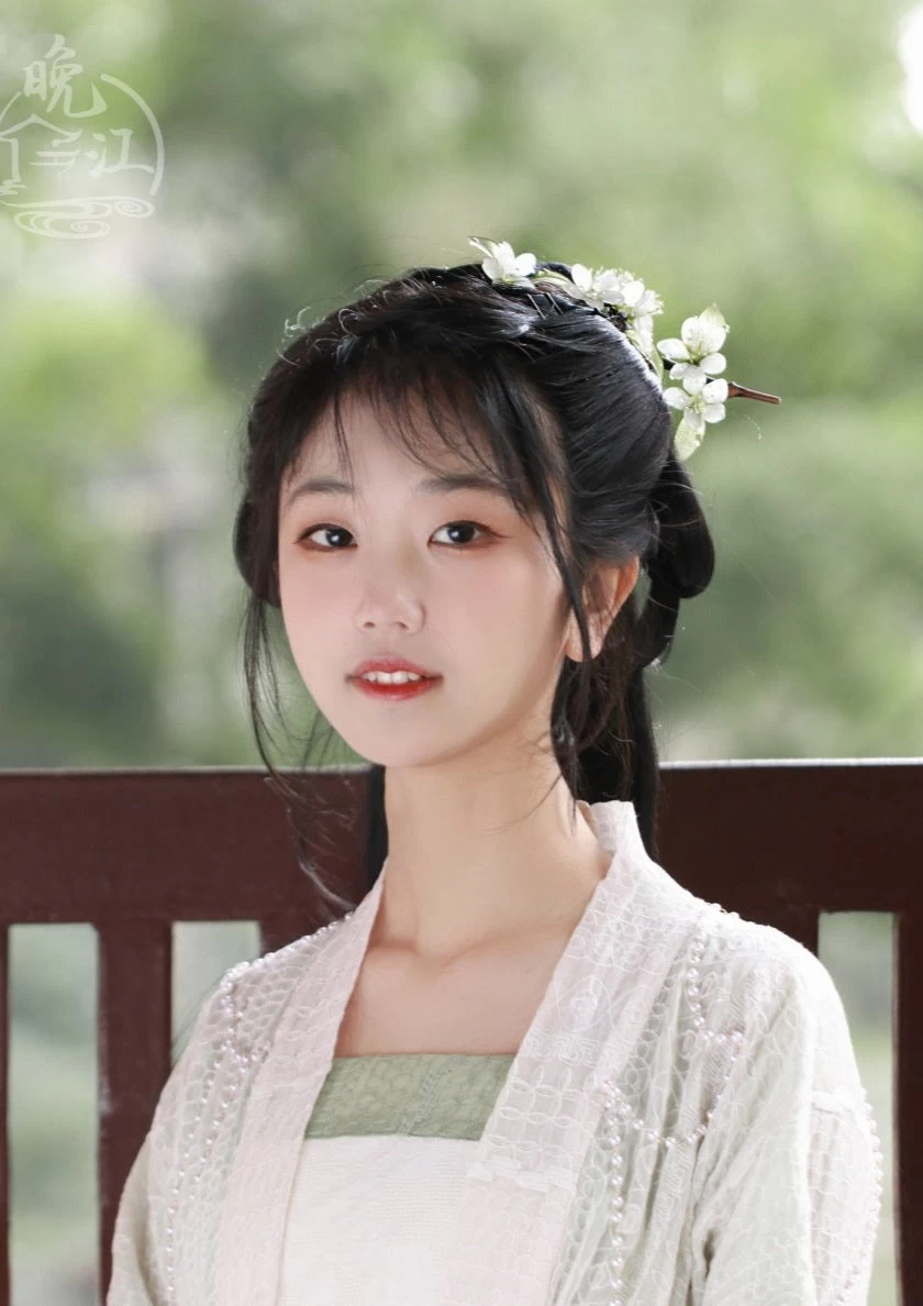 Women Modern Hanfu White Pear Flower Shrinky Dinks Hairpin | HANFUBAO